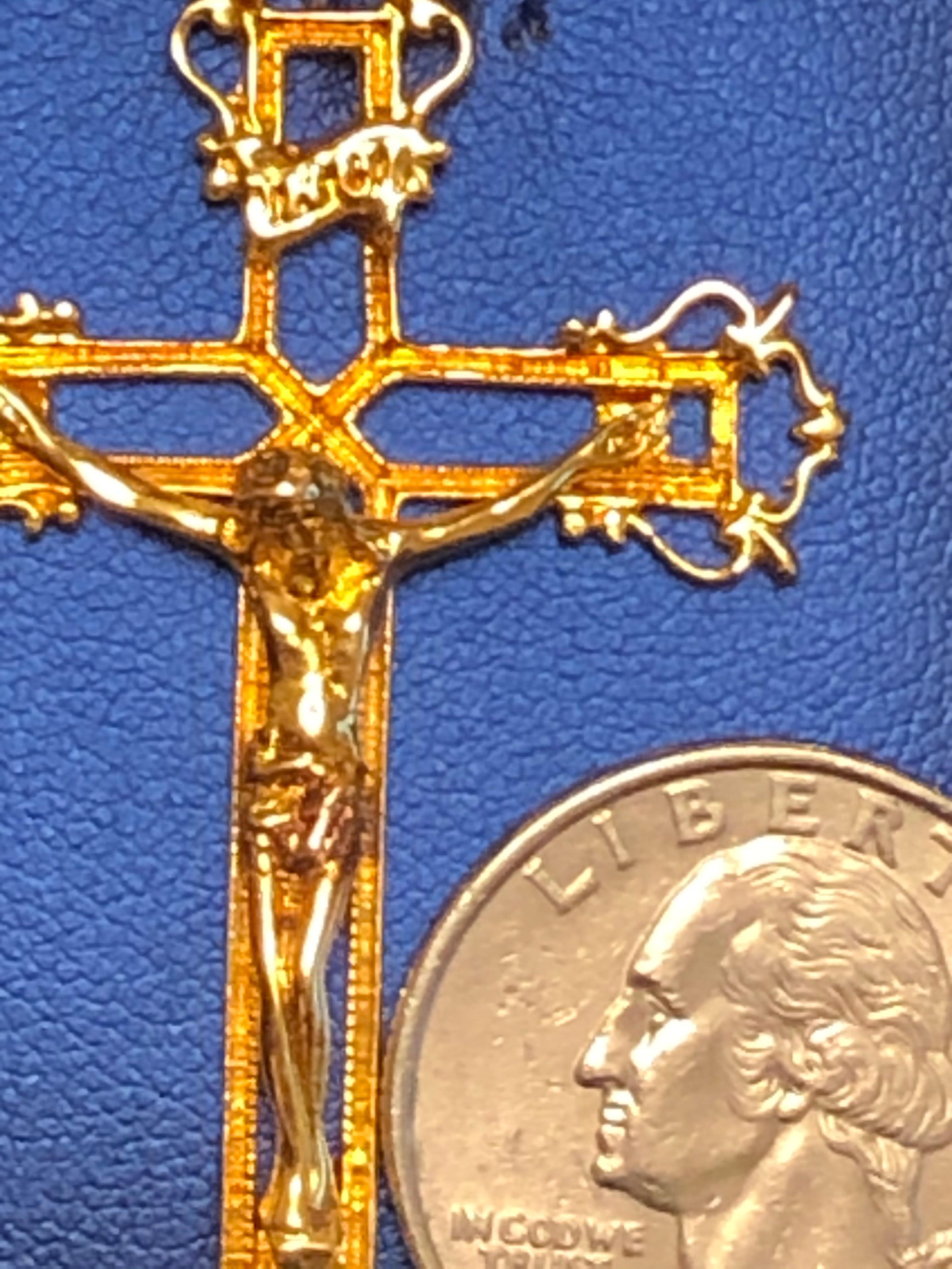 Pendentif religieux croix en or jaune 18 carats en vente 3