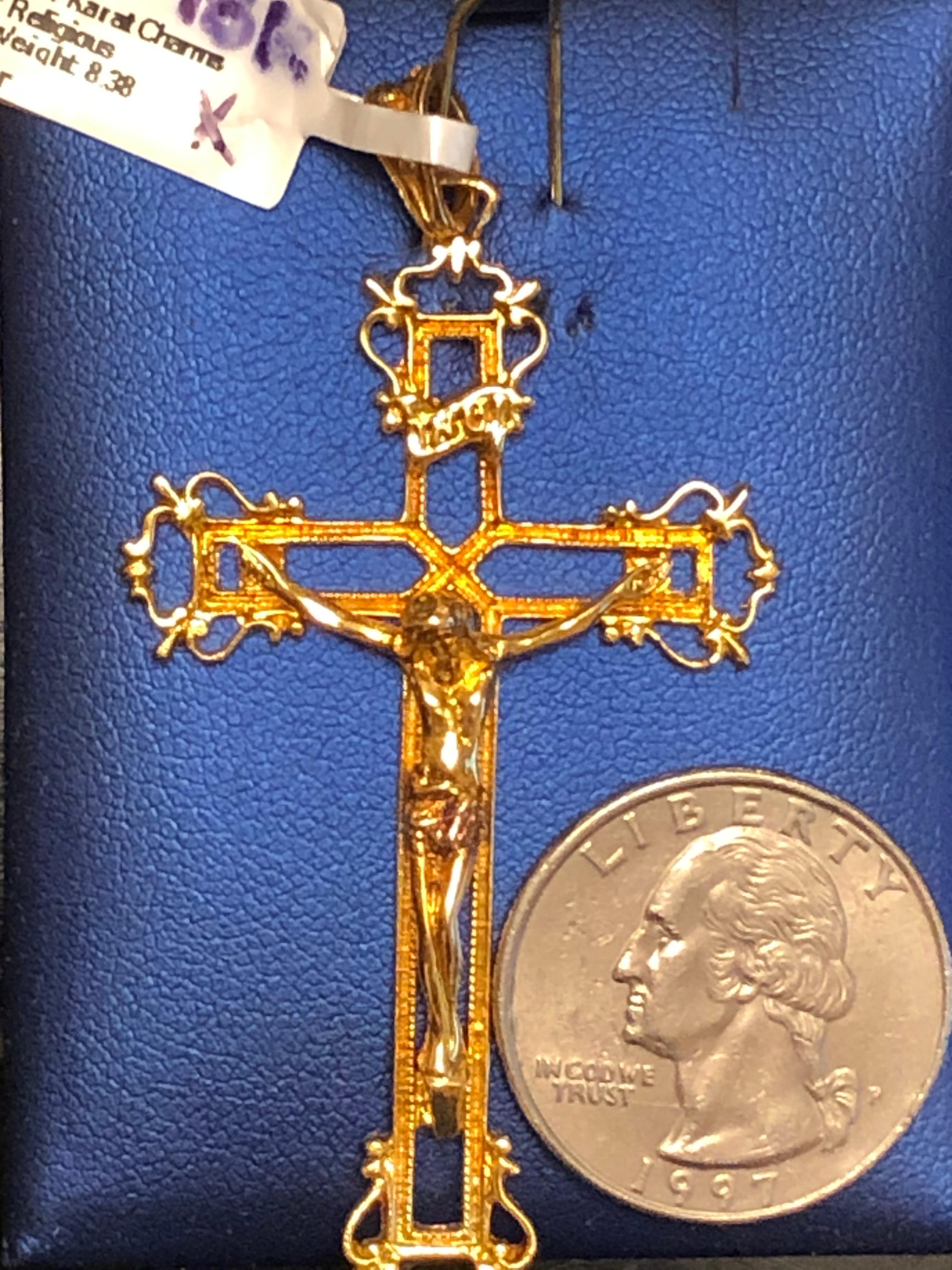 Pendentif religieux croix en or jaune 18 carats en vente 4