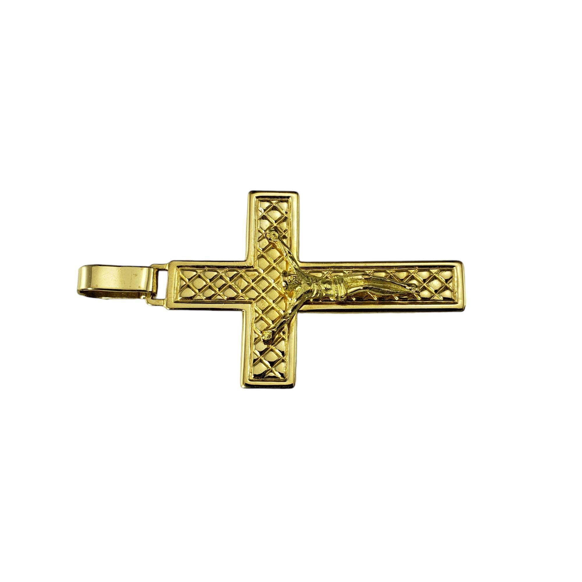 18 Karat Yellow Gold Crucifix Pendant with lattice design

A sacred symbol of faith, this crucifix pendant is crafted in beautifully detailed 18K yellow gold.

Stamped: 750

Size: 45 mm x 25 mm (with bale)

Weight: 3.2 dwt. / 5.0 gr.

*Chain not