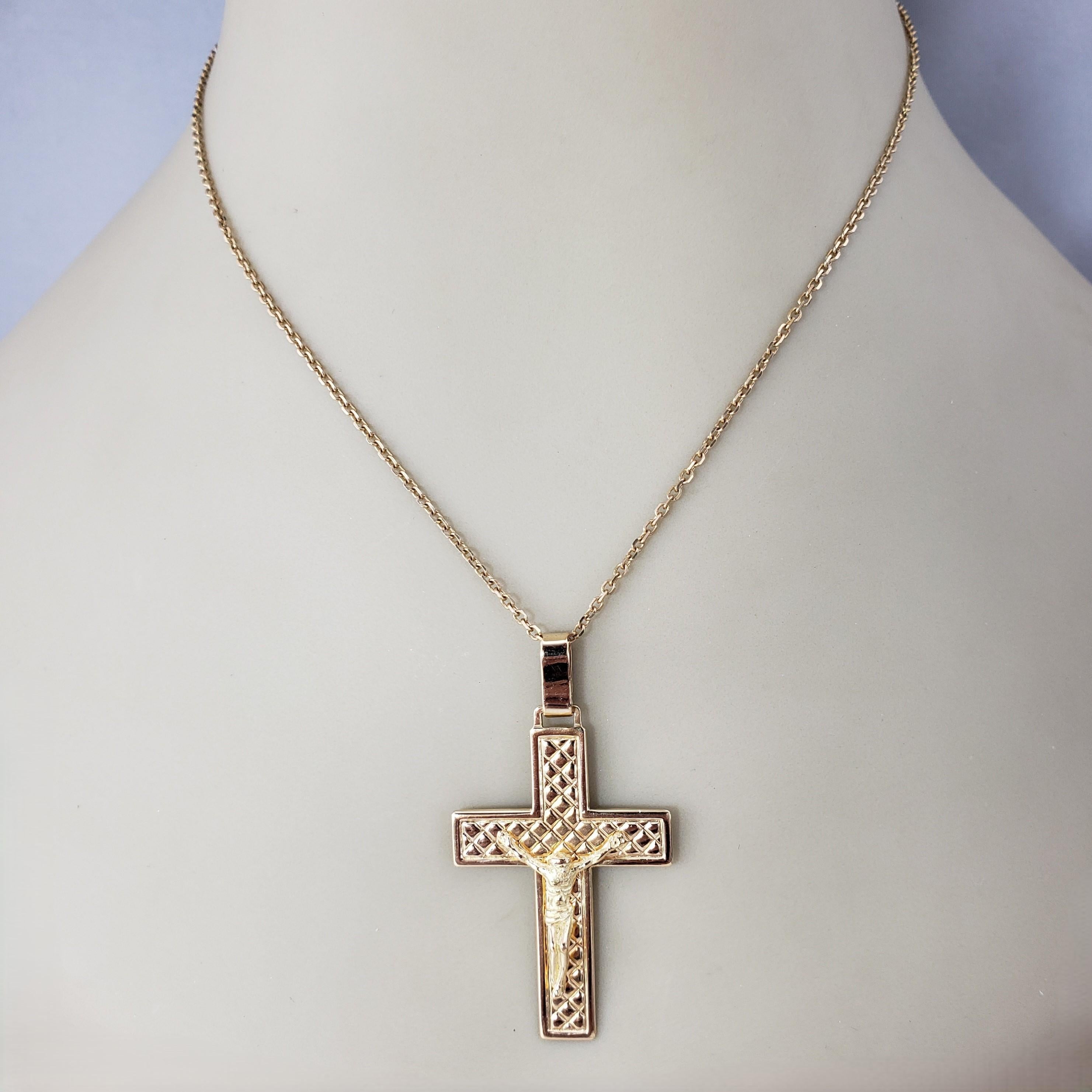 18 Karat Yellow Gold Crucifix Pendant #19124 For Sale 2