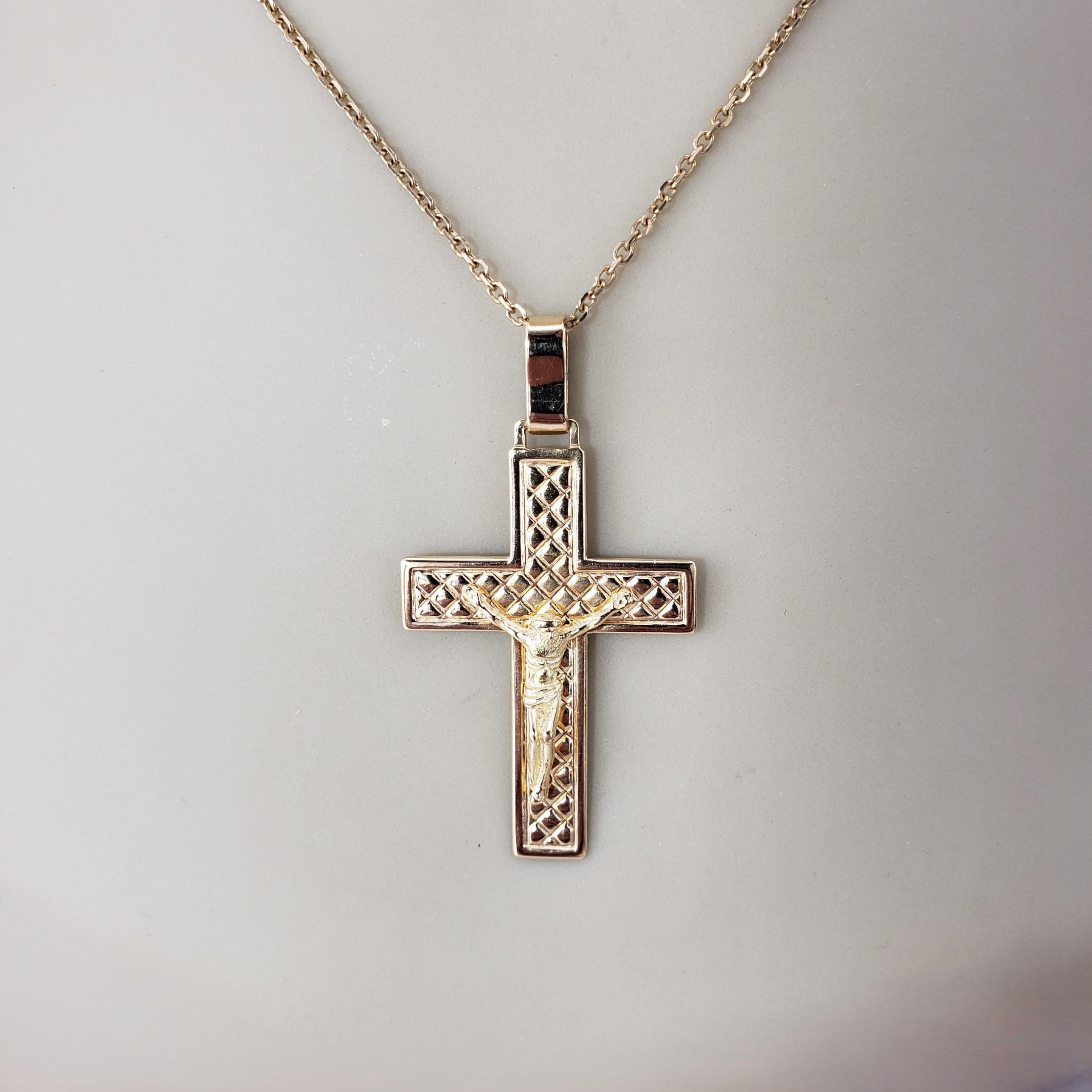 18 Karat Yellow Gold Crucifix Pendant #19124 For Sale 3