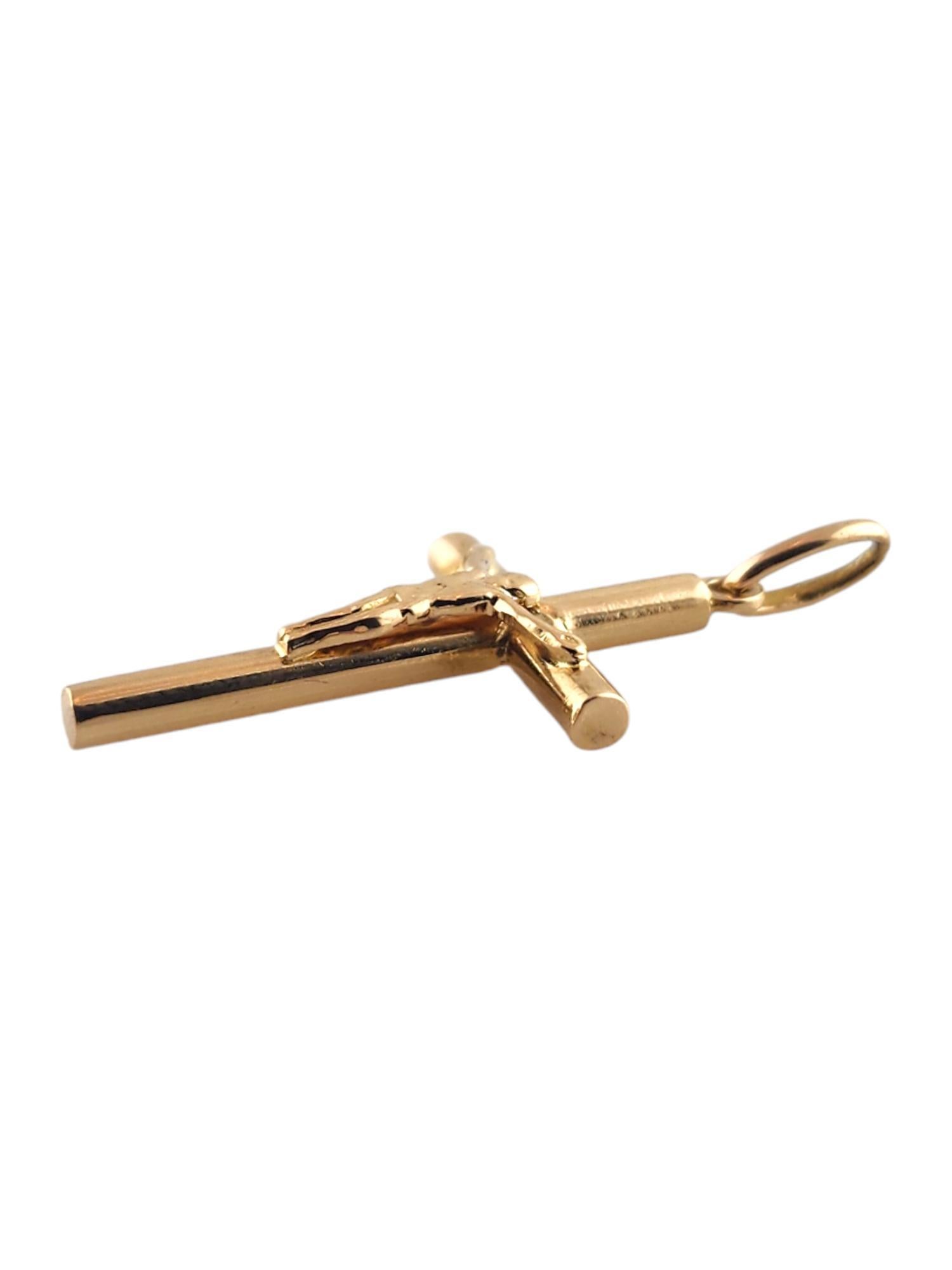 18 Karat Yellow Gold Crucifix Pendant #19314 In Good Condition For Sale In Washington Depot, CT