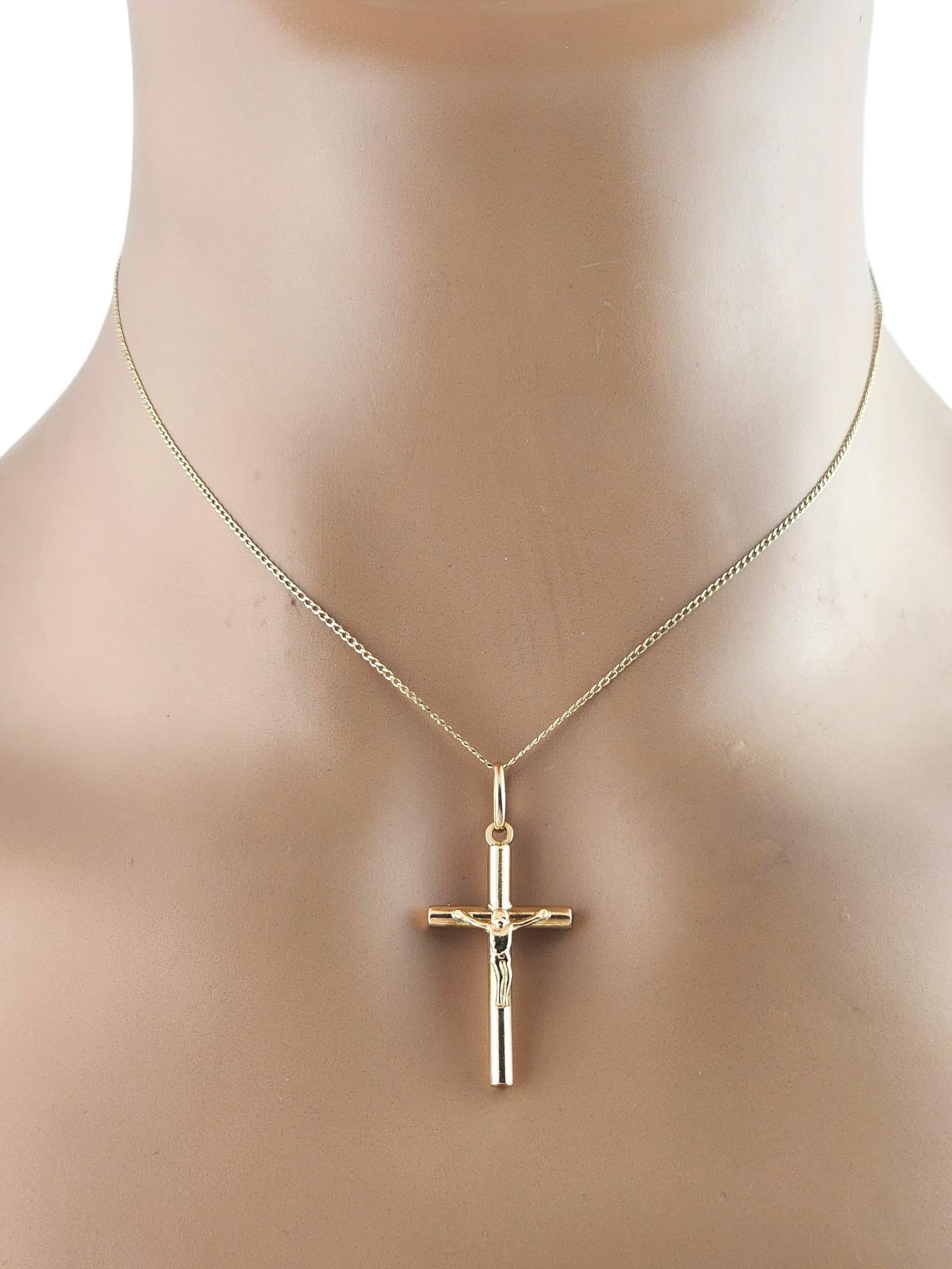 18 Karat Yellow Gold Crucifix Pendant #19314 For Sale 3