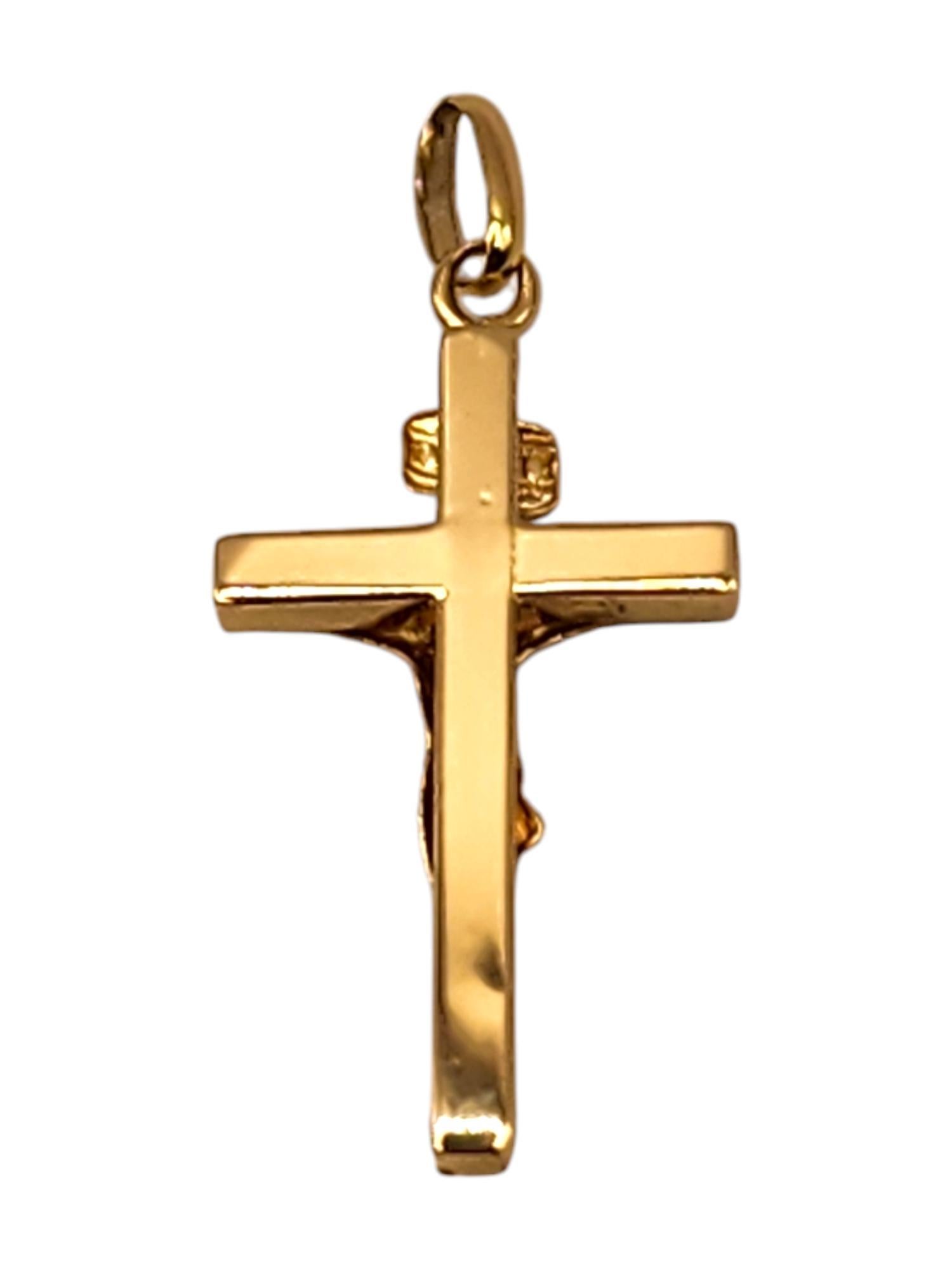 Pendentif crucifix en or jaune 18 carats n° 19998 Pour femmes en vente