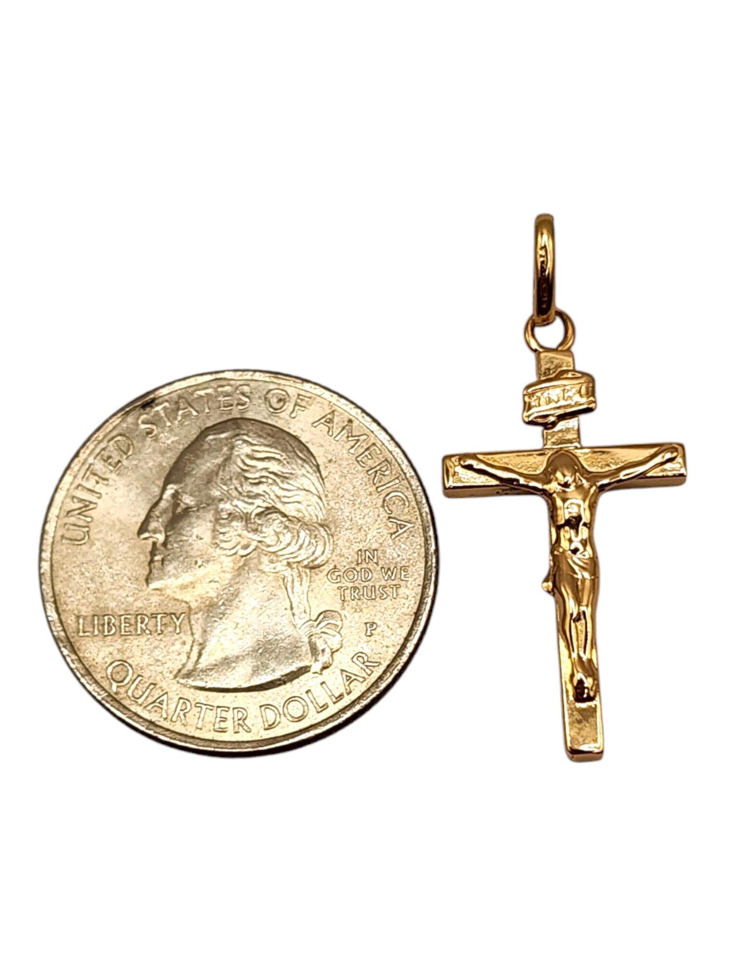 Pendentif crucifix en or jaune 18 carats n° 19998 en vente 1