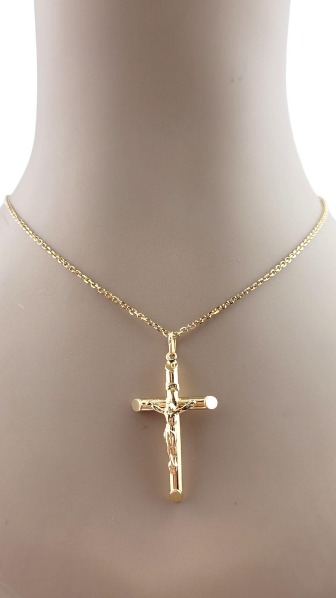 Pendentif Crucifix en or jaune 18 carats #22245 en vente 6