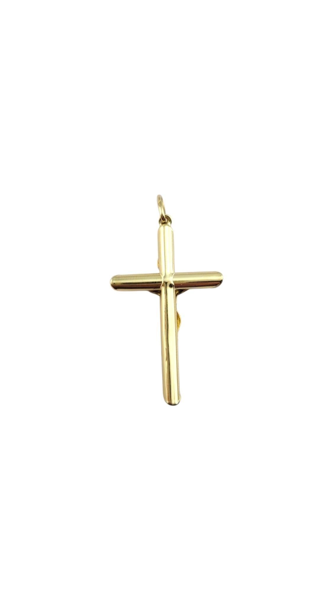 Pendentif crucifix en or jaune 18 carats

Classique, puissant et doré, ce pendentif crucifix creux en or jaune 18 carats est un symbole de foi et de dévotion creux mais de poids moyen.

Taille : 40,5 mm X 23,5 mm X 5,3 mm

Poids : 3,66 g / 2,35