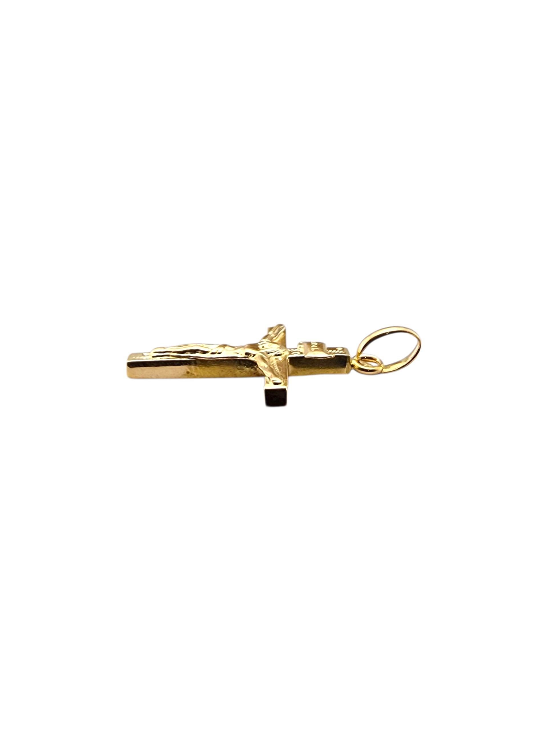 Ciondolo a forma di crocifisso in oro giallo 18 carati

Questo ciondolo a forma di crocifisso in oro giallo 18 carati irradia dettagli raffinati, un potente simbolo di fede e devozione realizzato con uno stile senza tempo.

Marchio di garanzia: 69