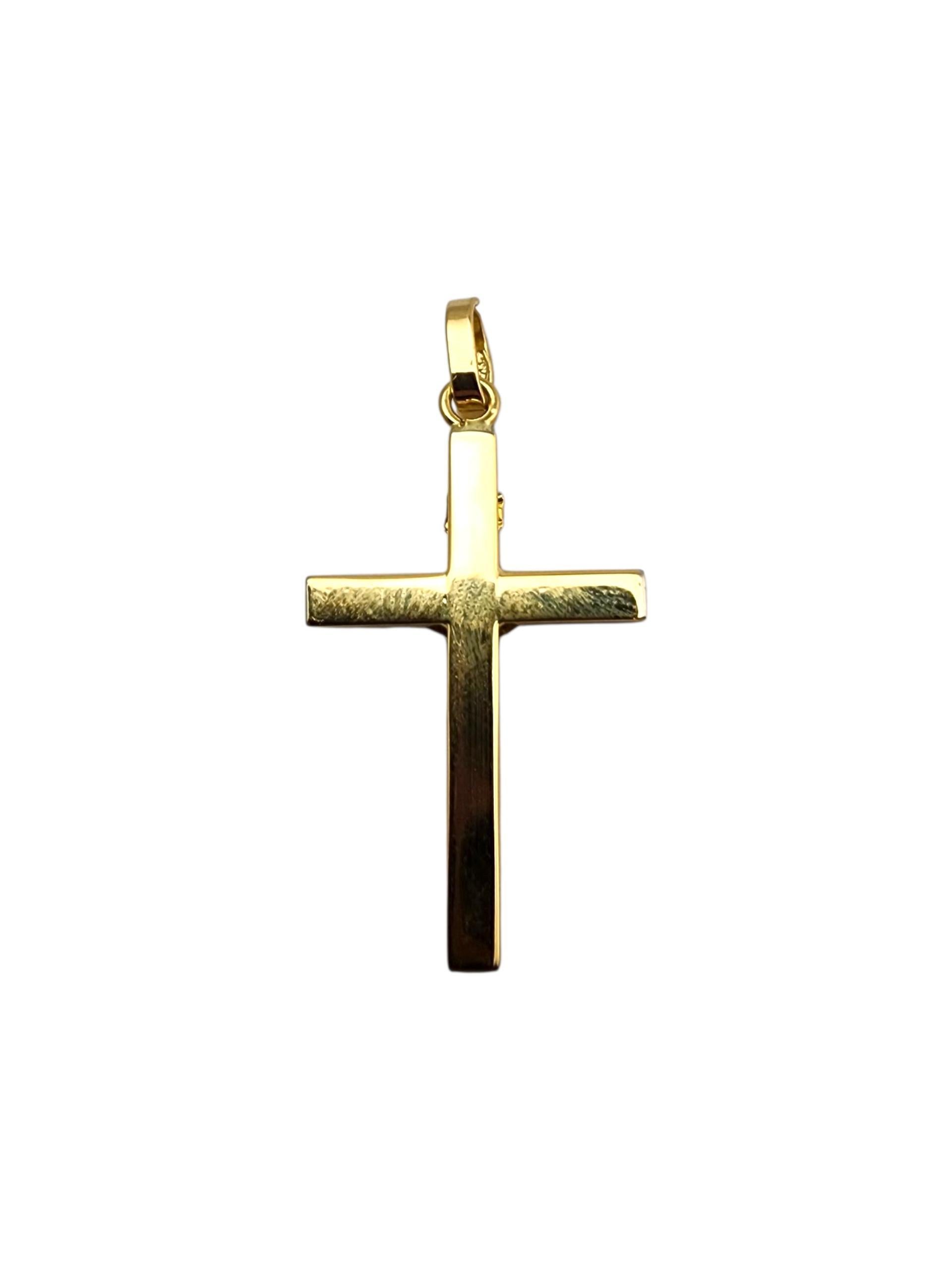 Contemporain Pendentif Crucifix en or jaune 18 carats #23501 en vente