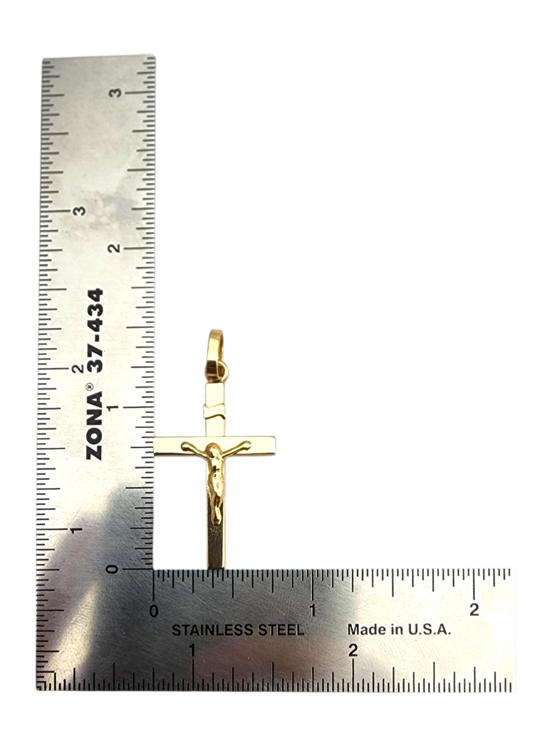 Pendentif Crucifix en or jaune 18 carats #23501 en vente 3