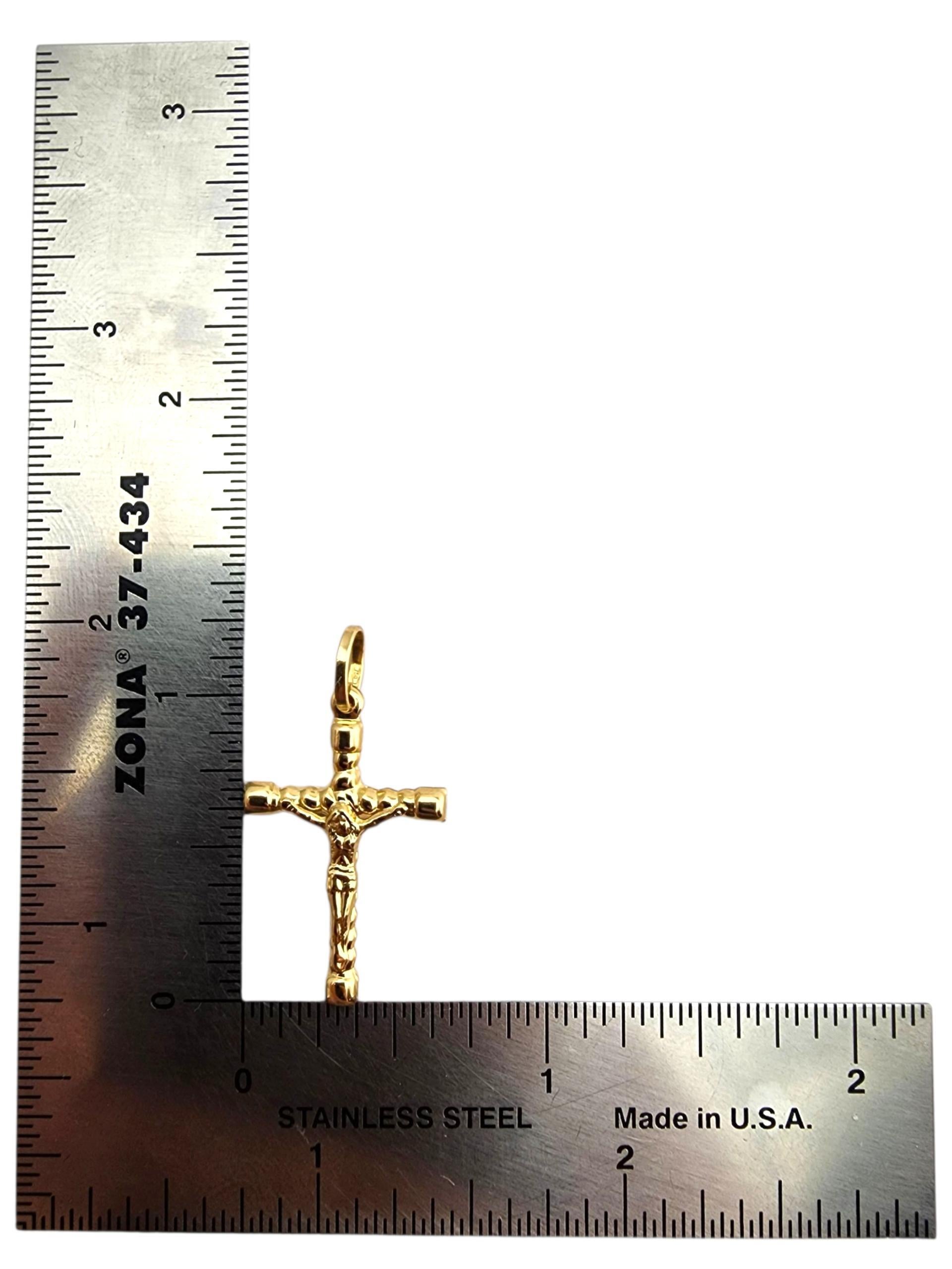 Contemporain Pendentif Crucifix en or jaune 18 carats #23671 en vente