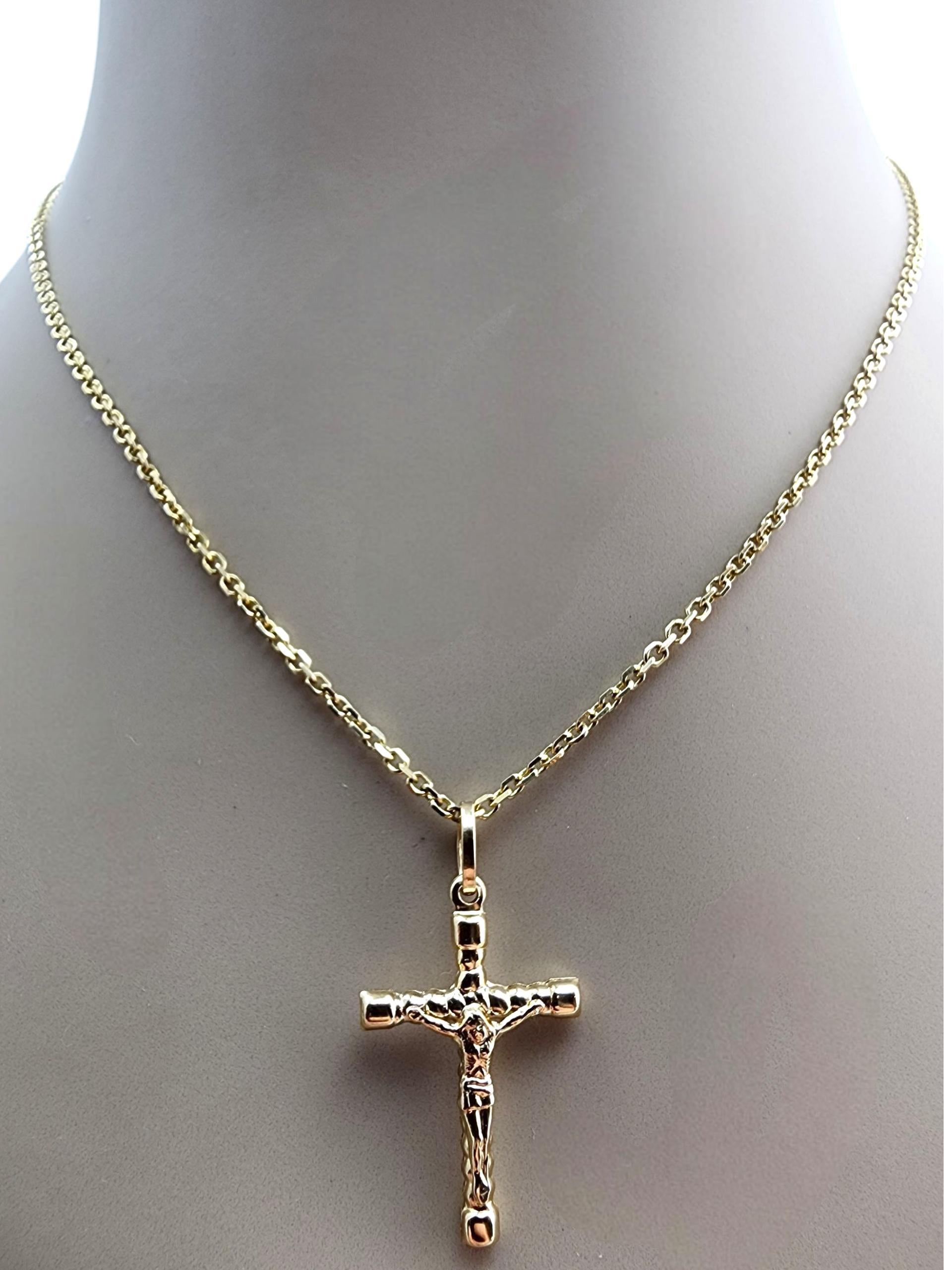 Pendentif Crucifix en or jaune 18 carats #23671 Bon état - En vente à Washington Depot, CT