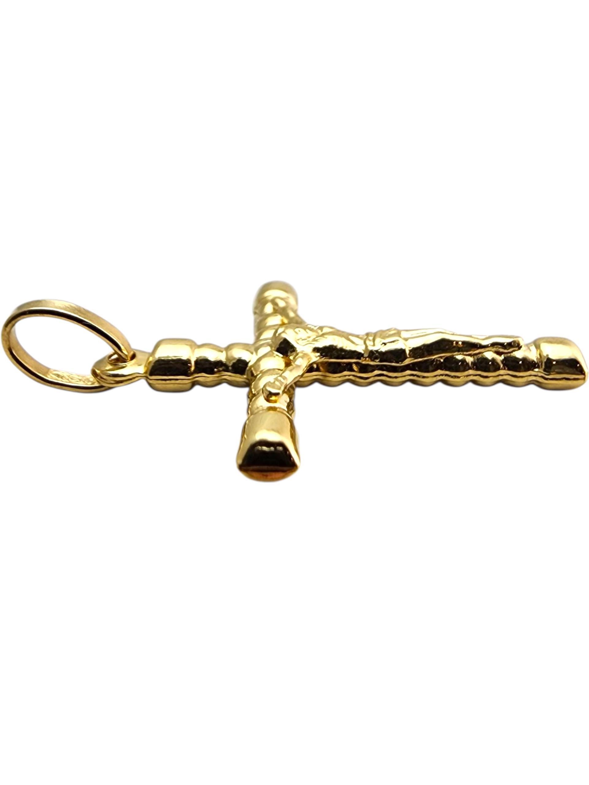 Pendentif Crucifix en or jaune 18 carats #23671 en vente 1