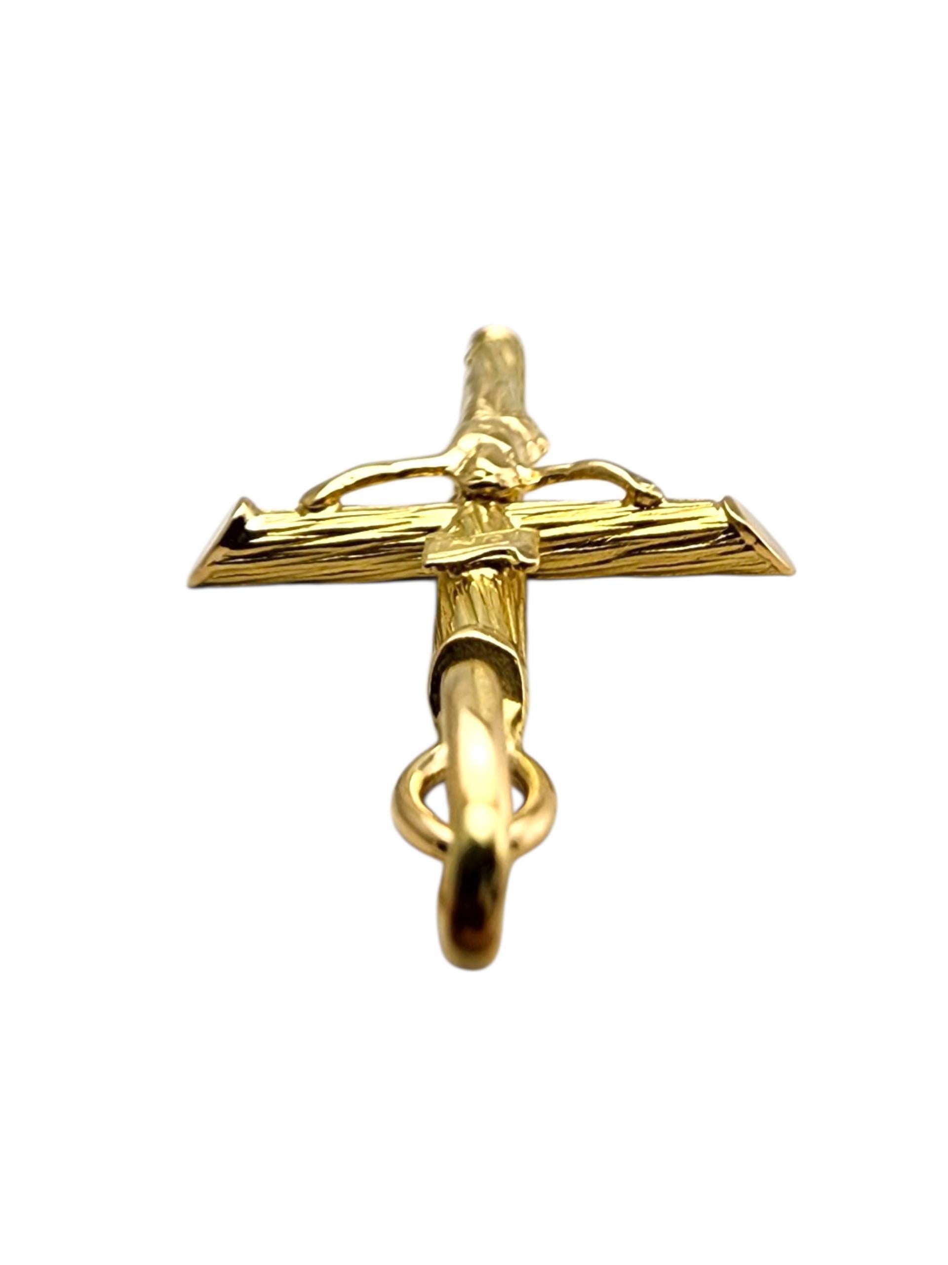 Contemporain Pendentif Crucifix en or jaune 18 carats #23690 en vente