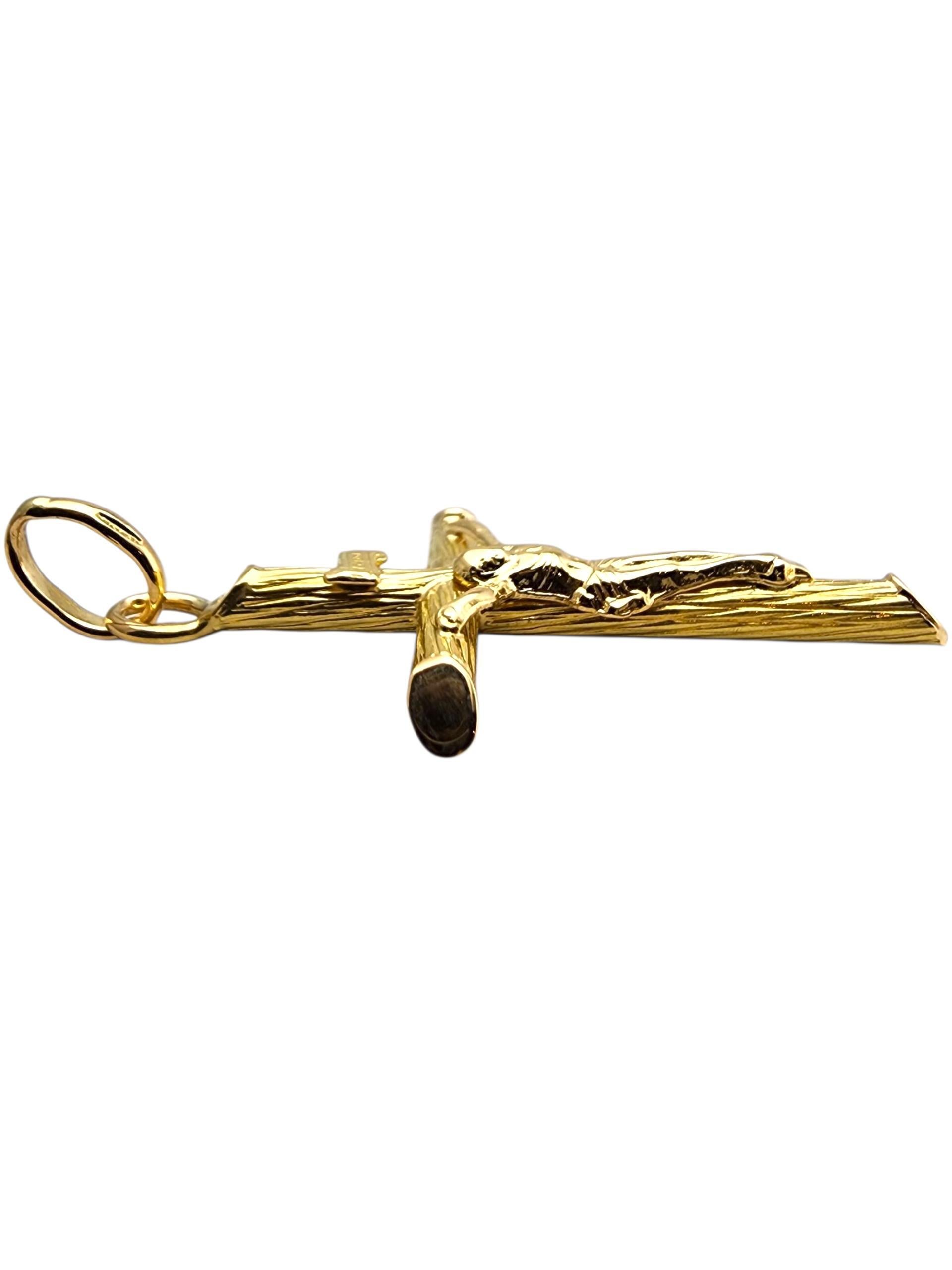 Pendentif Crucifix en or jaune 18 carats #23690 Bon état - En vente à Washington Depot, CT