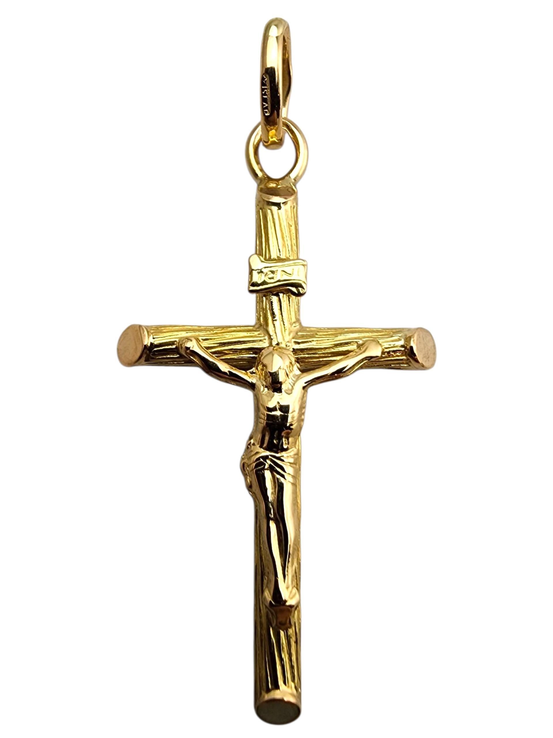 Pendentif Crucifix en or jaune 18 carats #23690 en vente 3