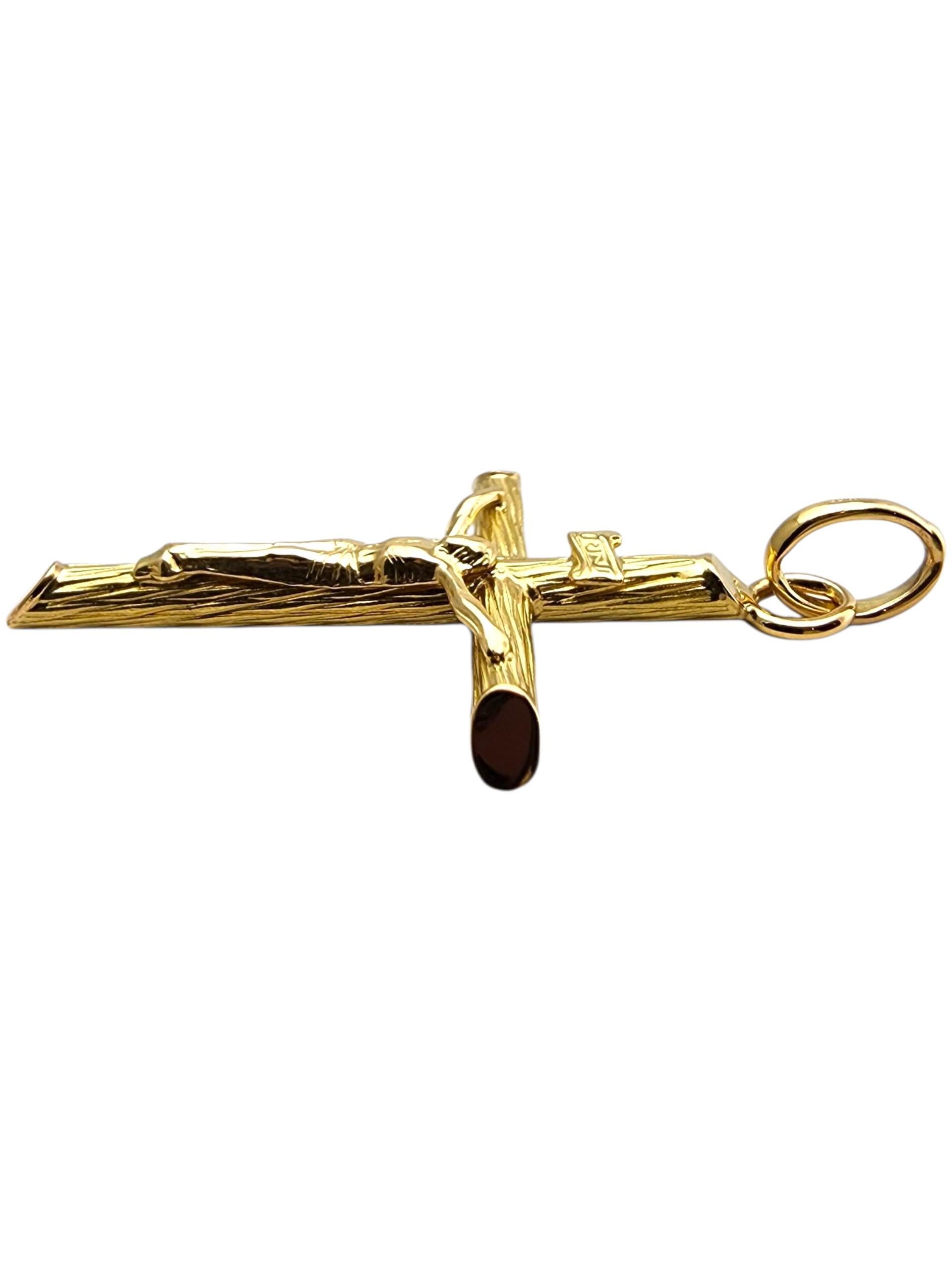Pendentif Crucifix en or jaune 18 carats #23690 en vente 4