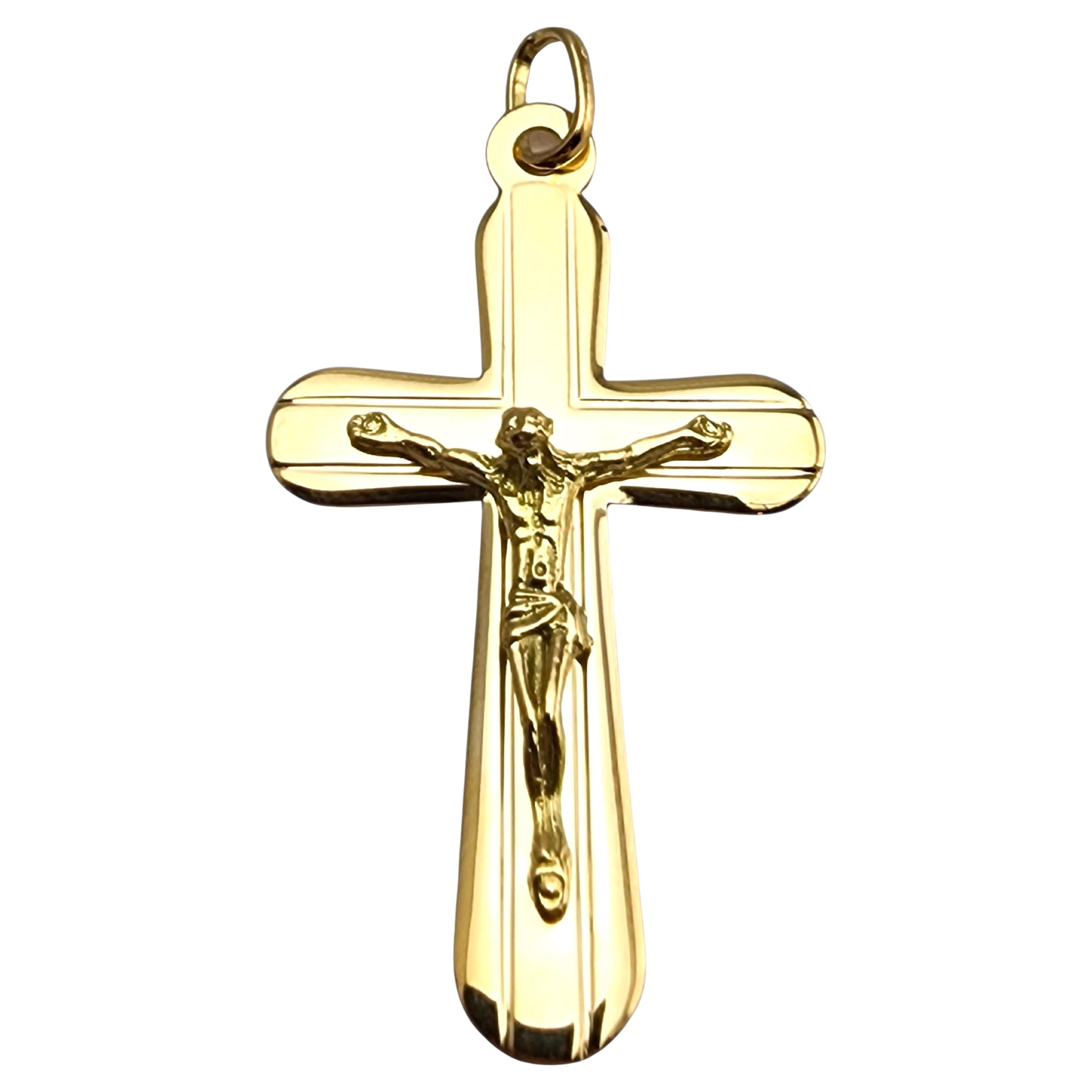 18 Karat Yellow Gold Crucifix Pendant #24050