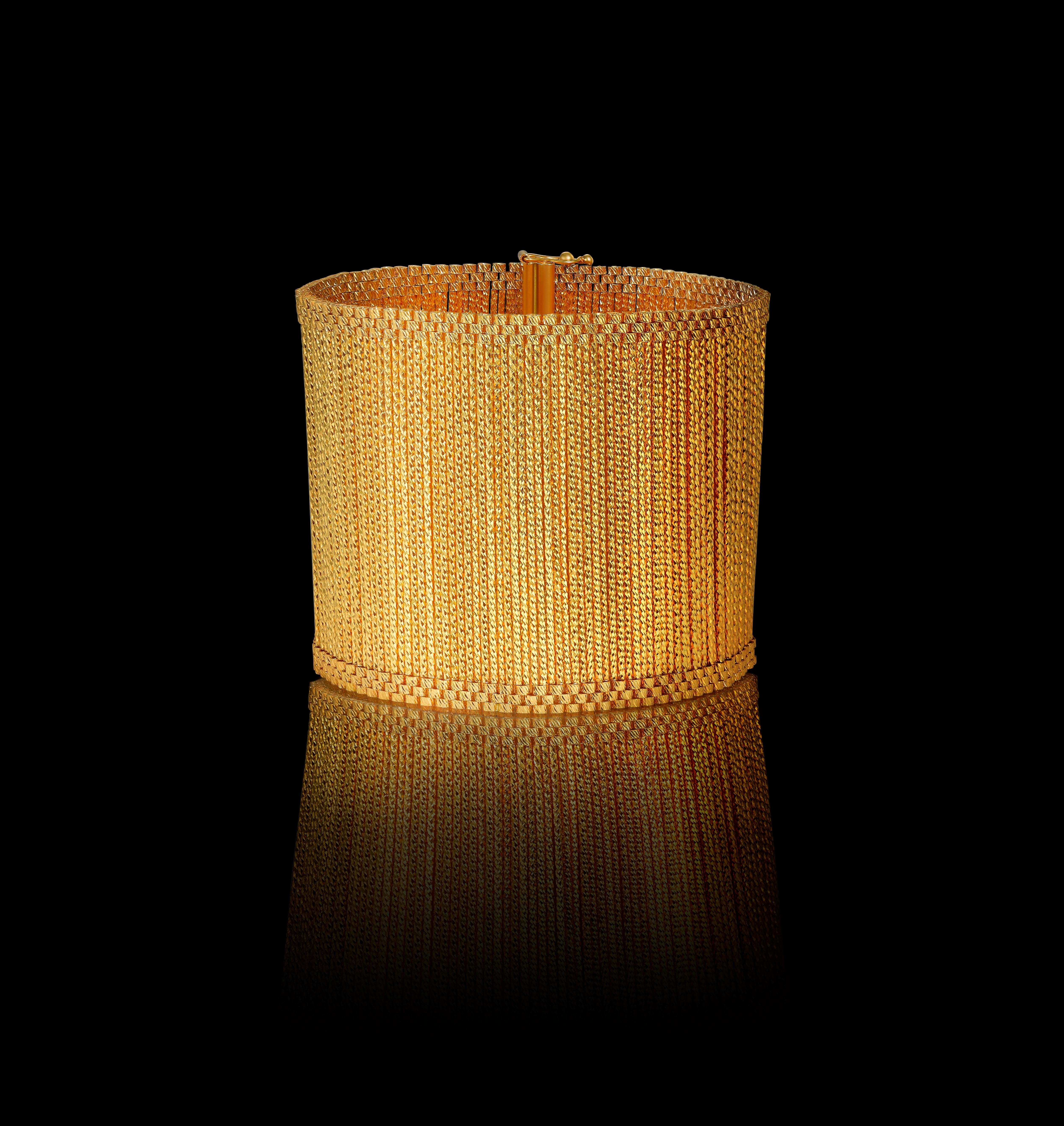 18 Karat Yellow Gold Cuff Bracelet In New Condition For Sale In Mayfair, London, GB