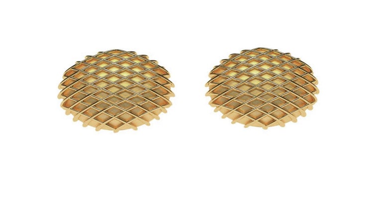 Tiffany designer , Thomas Kurilla created these 18karat yellow gold Raised  Rhombus Grid cuff links. My favorite shape, the rhombus . Used in European Decorative ironwork for centuries.  I take these iron architectural elements and  shrink them  for