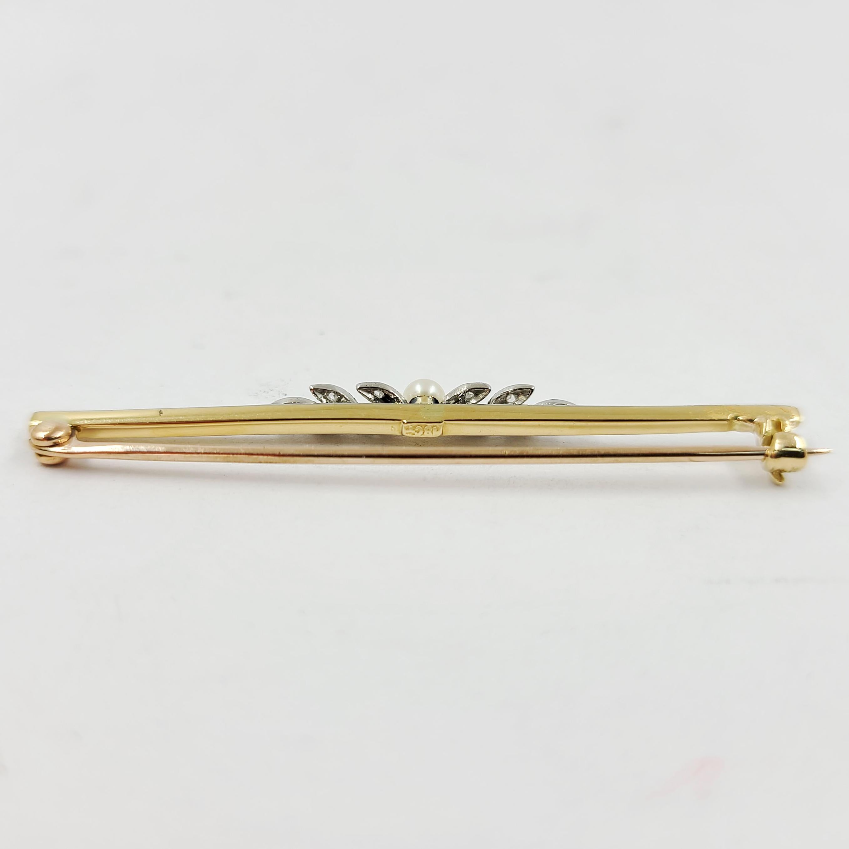 18 Karat Yellow Gold Cultured Pearl Bar Pin In Good Condition For Sale In Coral Gables, FL