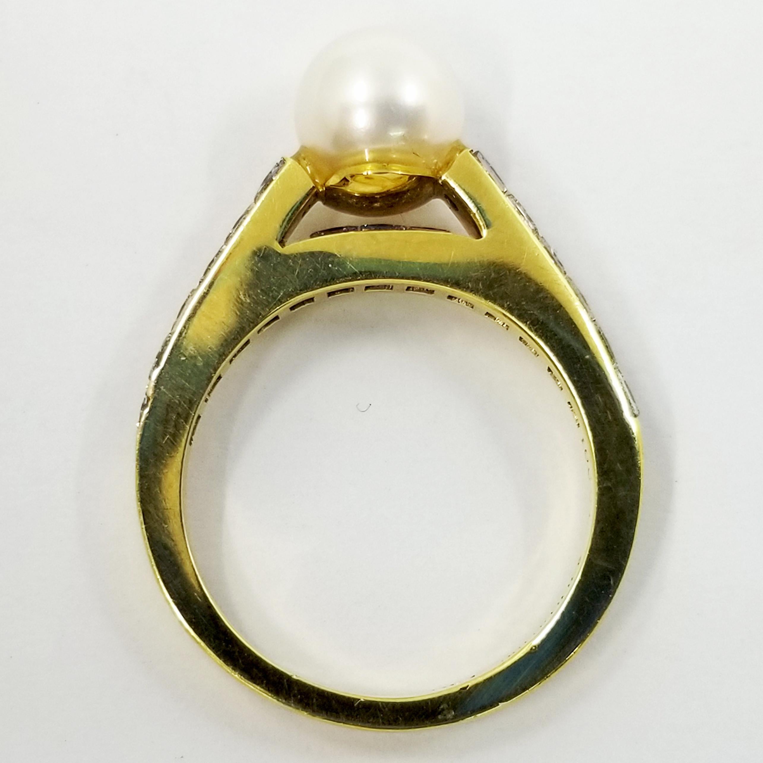 18 Karat Yellow Gold Cultured Pearl Diamond Ring In Good Condition In Coral Gables, FL
