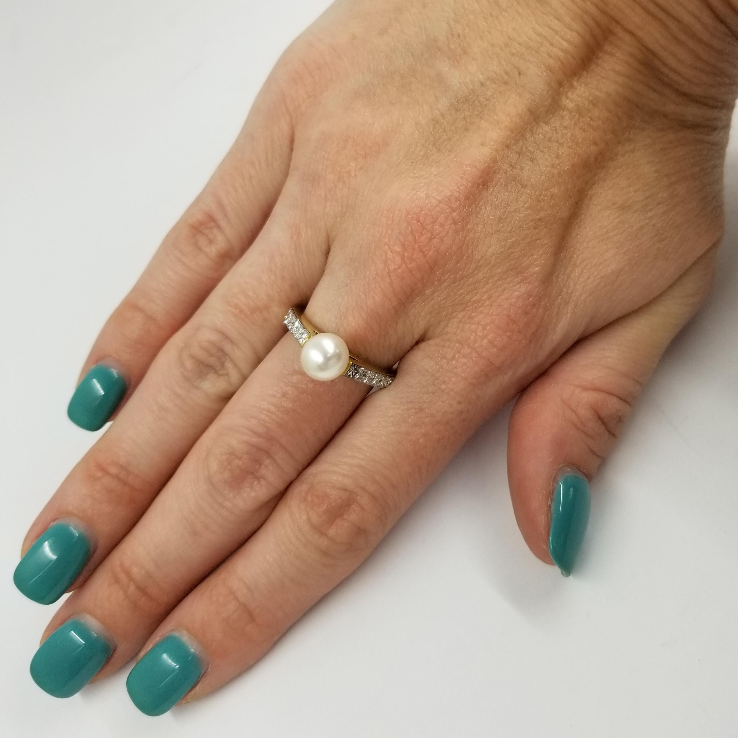 Women's or Men's 18 Karat Yellow Gold Cultured Pearl Diamond Ring