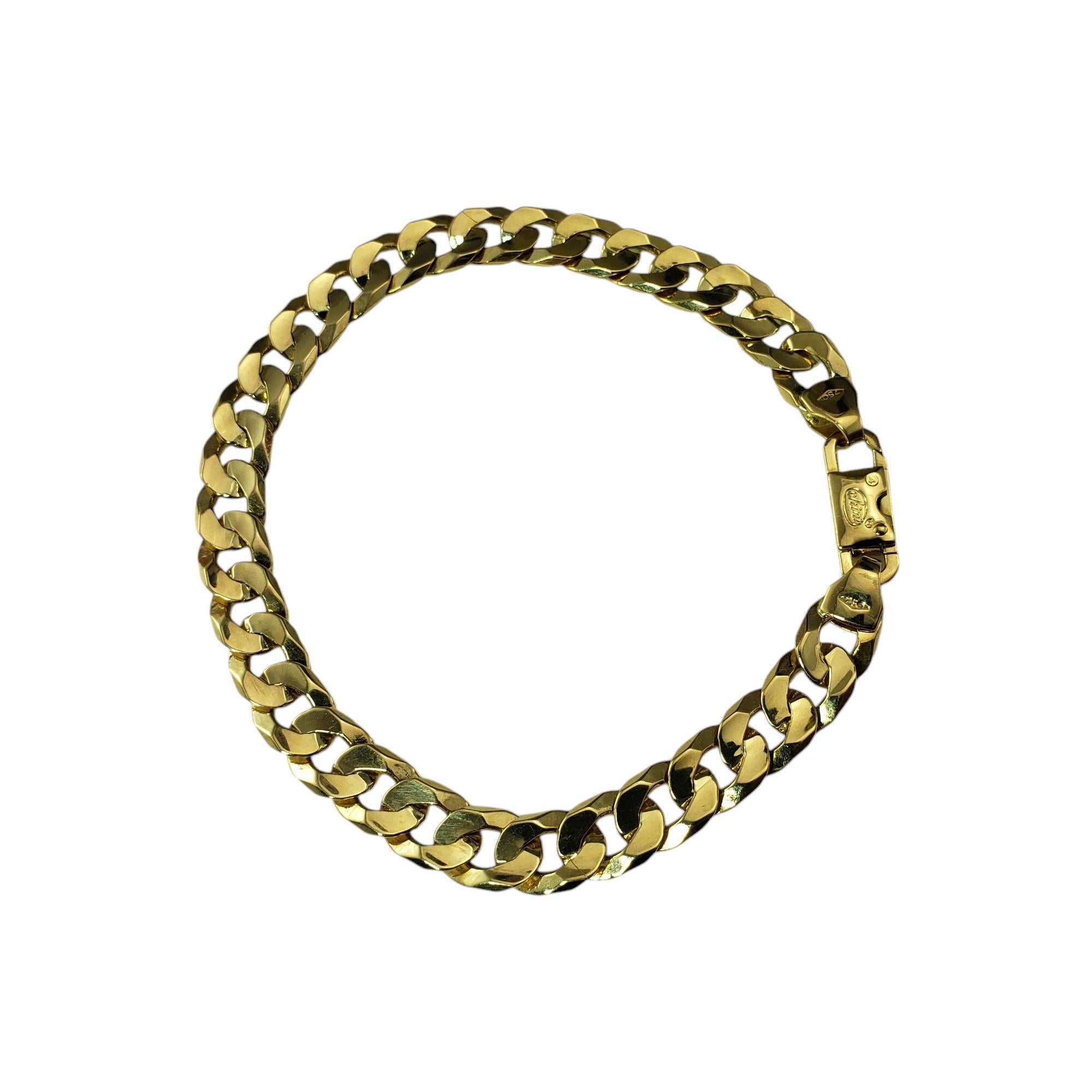 18 Karat Yellow Gold Curb Link Bracelet-

This elegant curb link bracelet features interlocking links that create a strong and sophisticated look. Crafted in polished 18K yellow gold.

 Width: 7 mm.

Size: 8.25 inches

Weight: 14.8 dwt./ 22.9