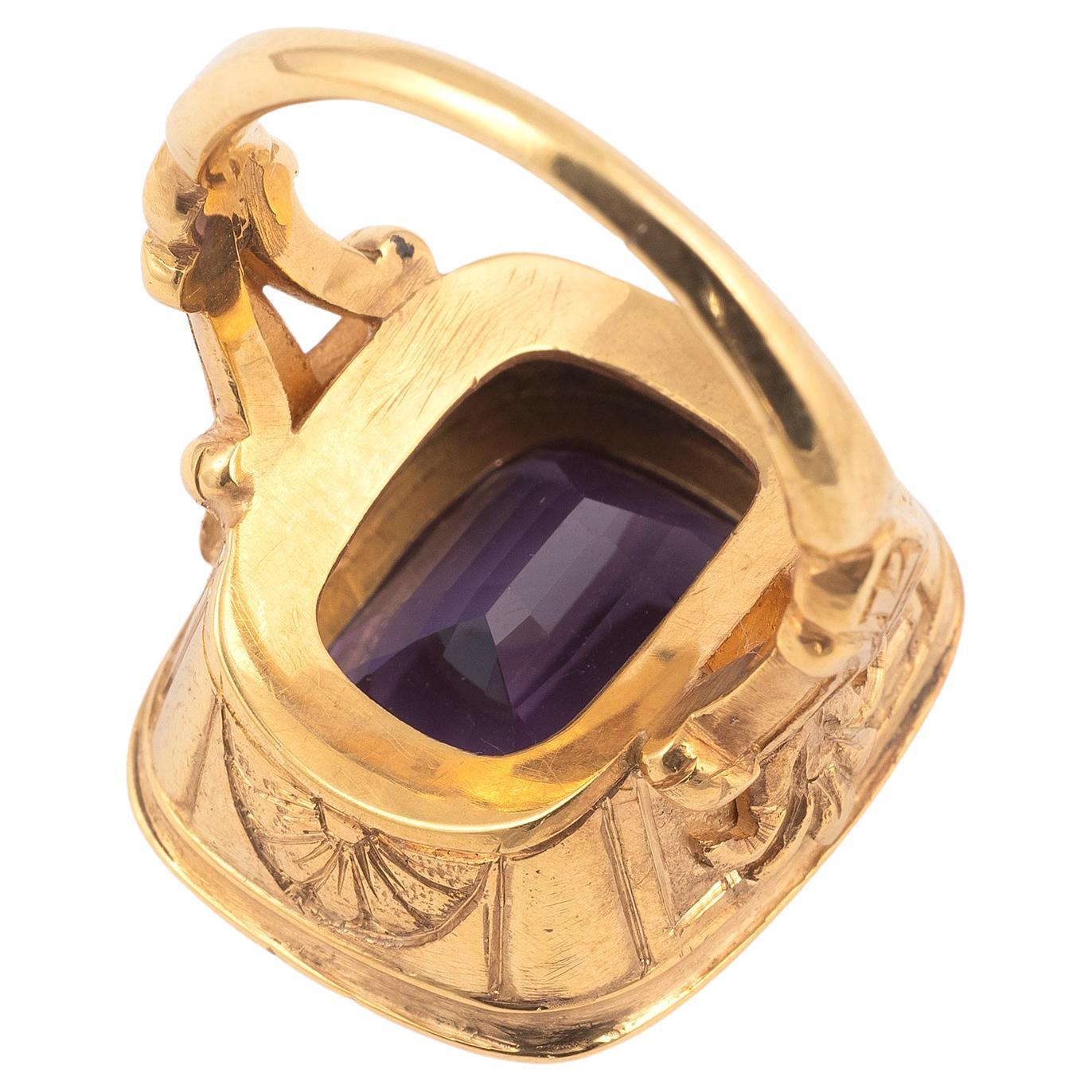 18 Karat Yellow Gold Cushion Cut Amethyst Bishop Ring In Excellent Condition In Firenze, IT