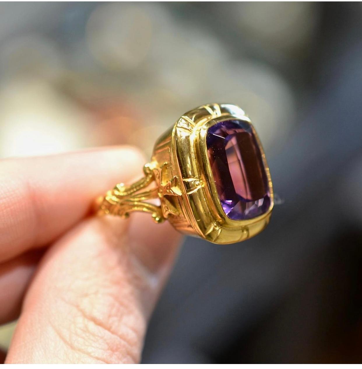 18 Karat Yellow Gold Cushion Cut Amethyst Bishop Ring 3