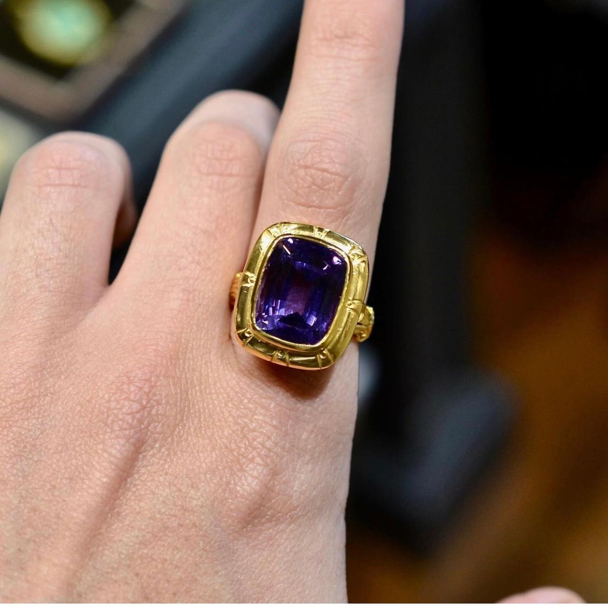 18 Karat Yellow Gold Cushion Cut Amethyst Bishop Ring 5