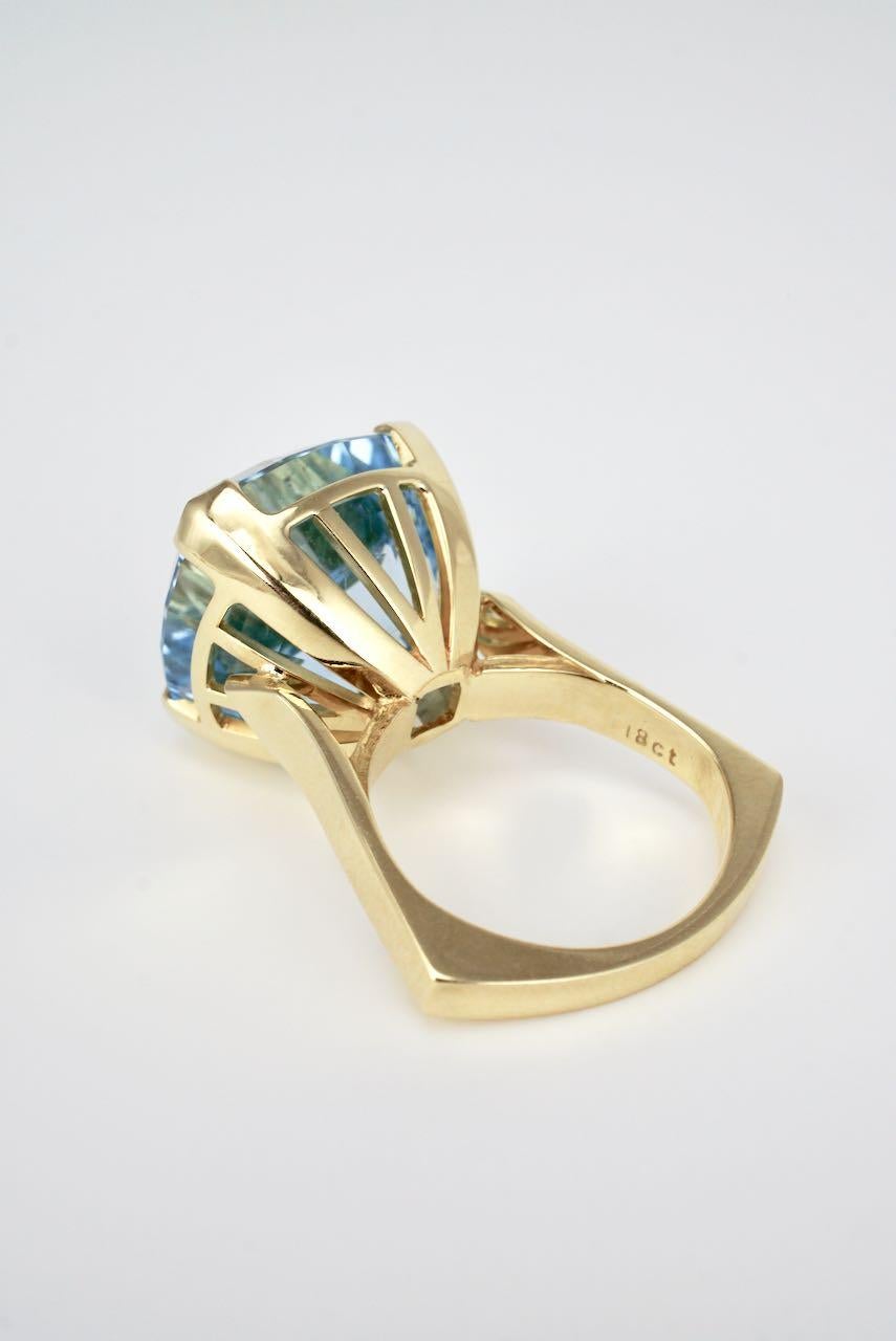 18 Karat Yellow Gold Cushion Cut Blue Topaz Dress Ring In Good Condition In Sydney, NSW
