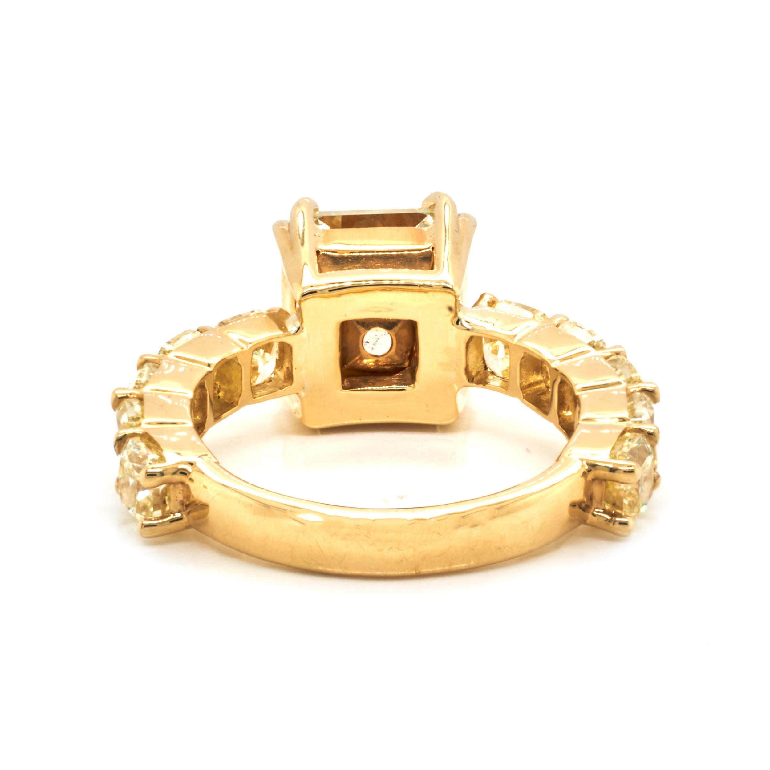 Women's 18 Karat Yellow Gold Cushion Cut Diamond Engagement Ring