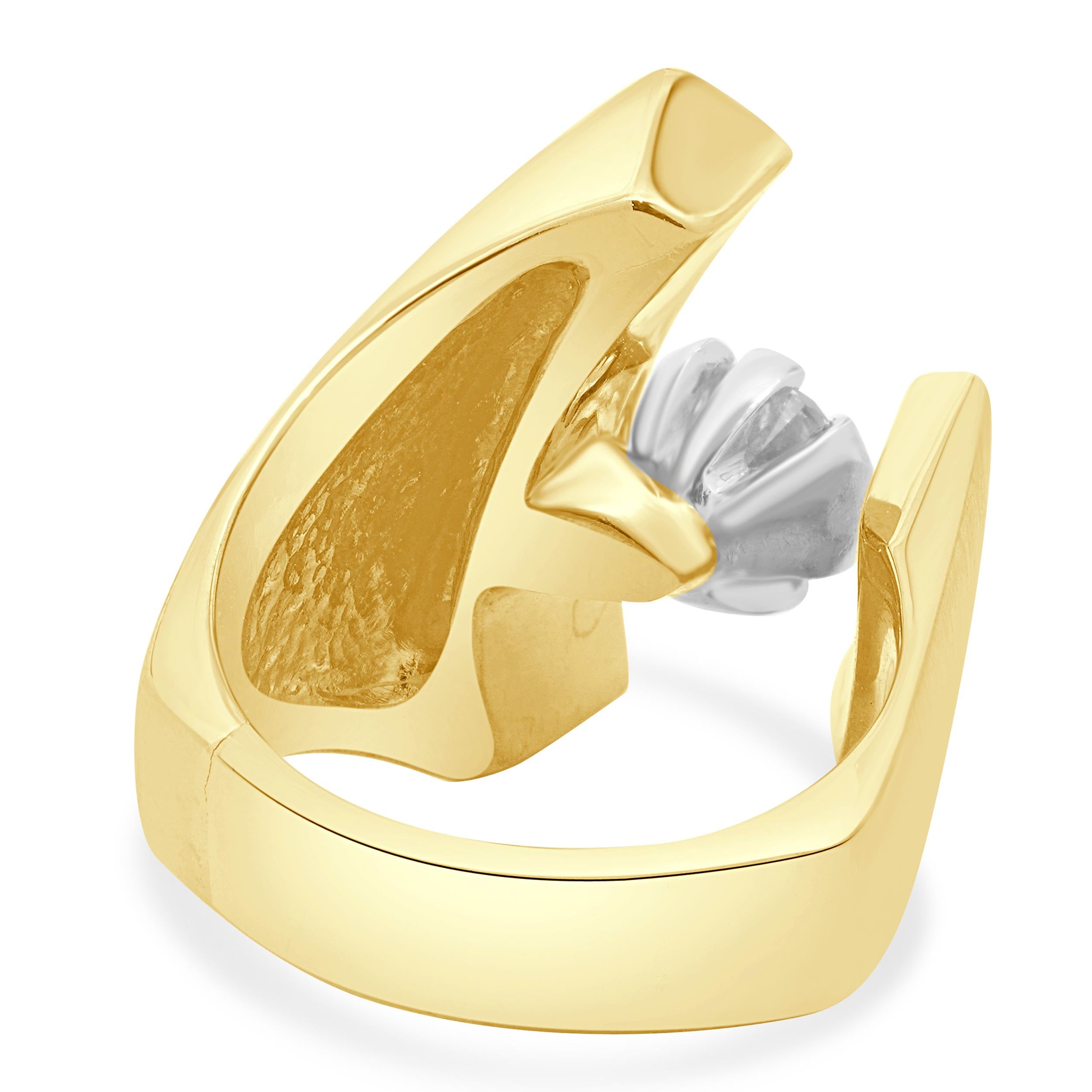Verlobungsring aus 18 Karat Gelbgold mit maßgefertigtem rundem Diamanten im Brillantschliff im Zustand „Hervorragend“ im Angebot in Scottsdale, AZ