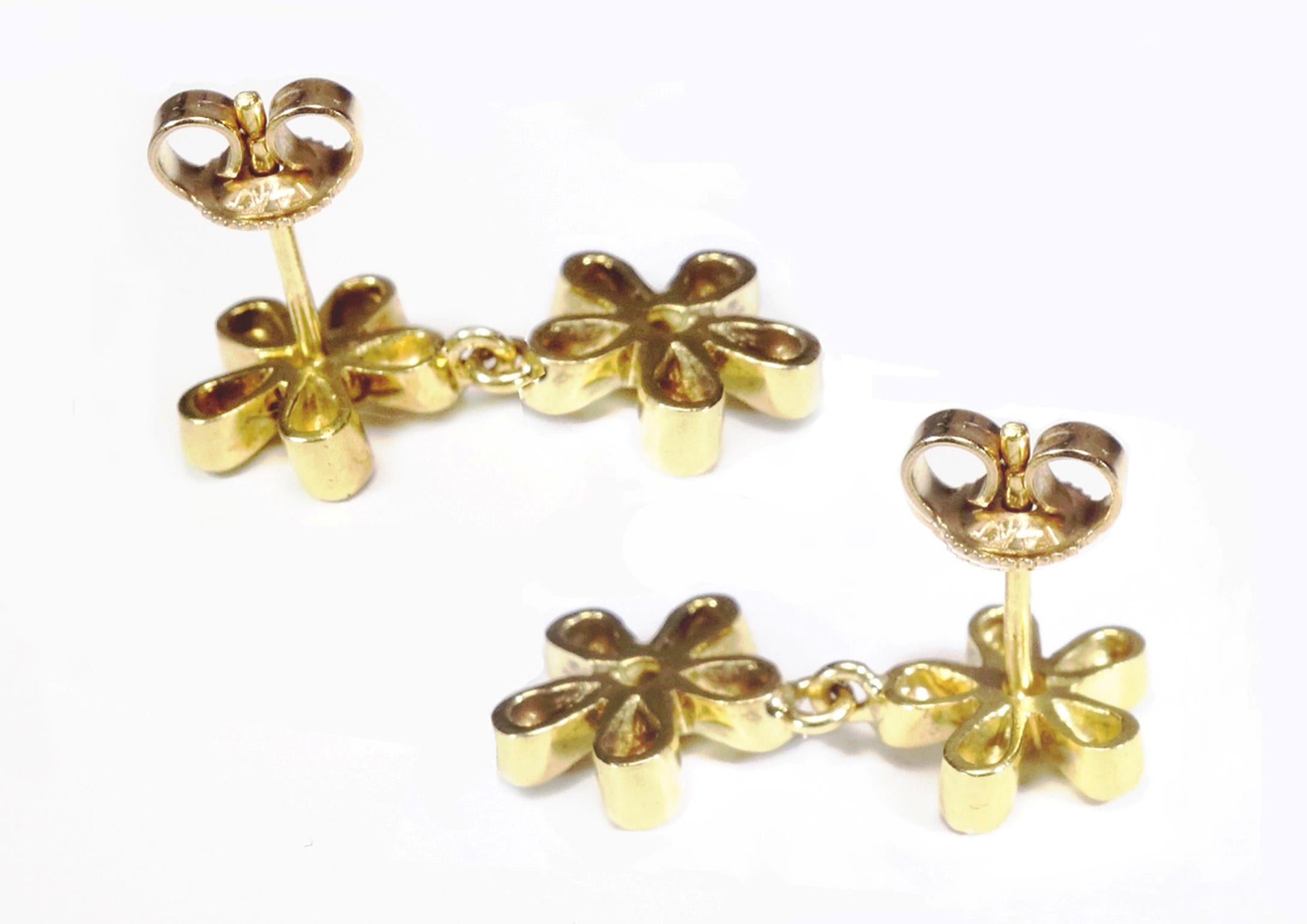 Contemporary 18 Karat Yellow Gold daisy earrings For Sale
