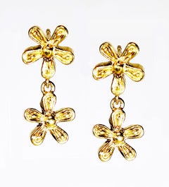 18 Karat Yellow Gold daisy earrings