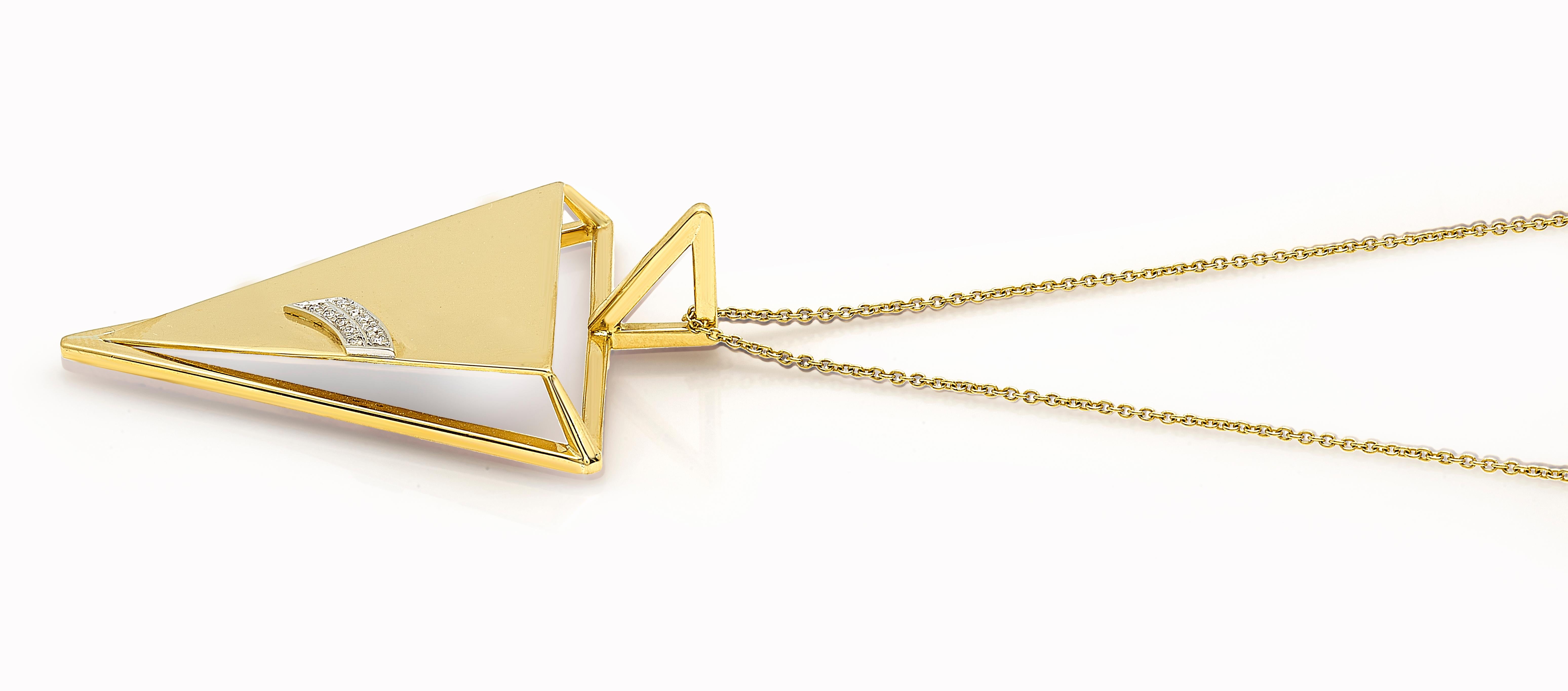 Round Cut 18 Karat Yellow Gold Deco Triangle Pendant For Sale