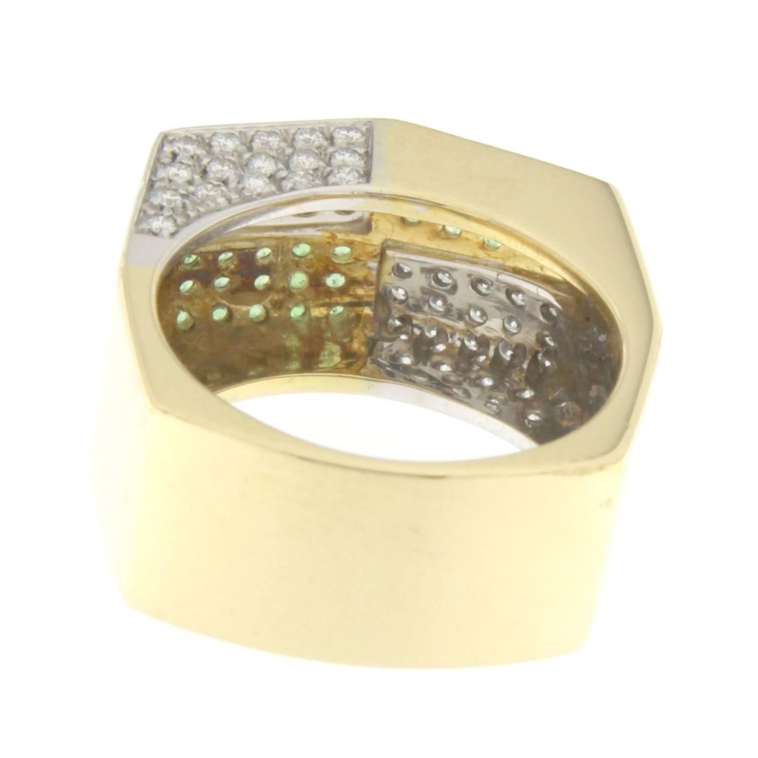 Brilliant Cut 18 Karat Yellow Gold Design Ring with White Diamonds and Tsavorite For Sale