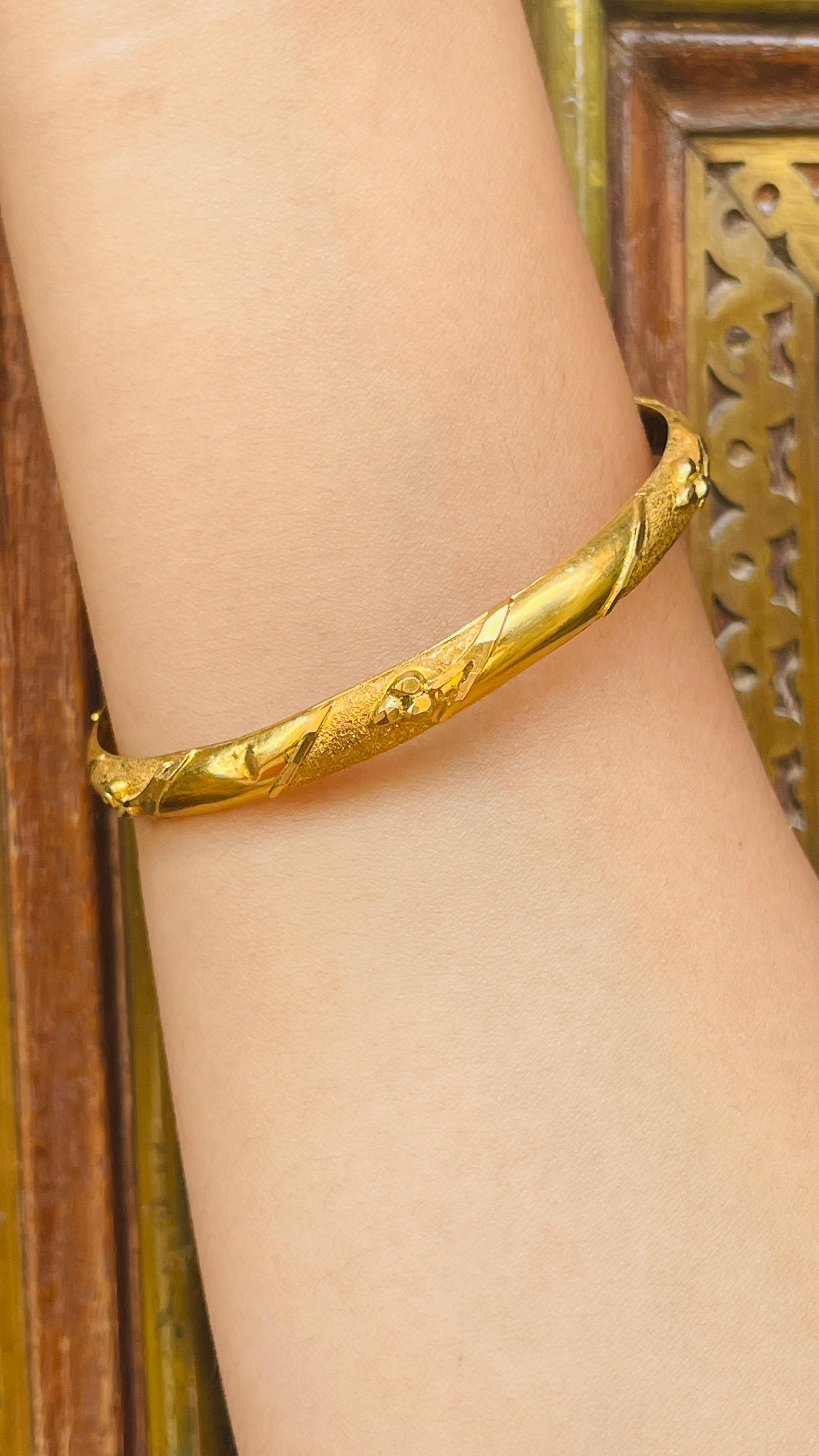 Bracelet jonc créateur en or jaune 18 carats en vente 4