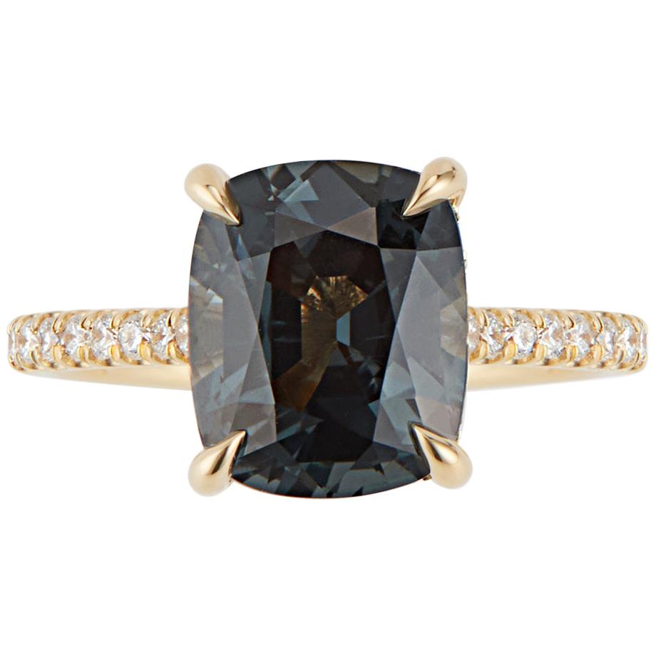 18 Karat Yellow Gold Diamond 3 Carat Cushion Cut Smoky Teal Spinel Ring For Sale