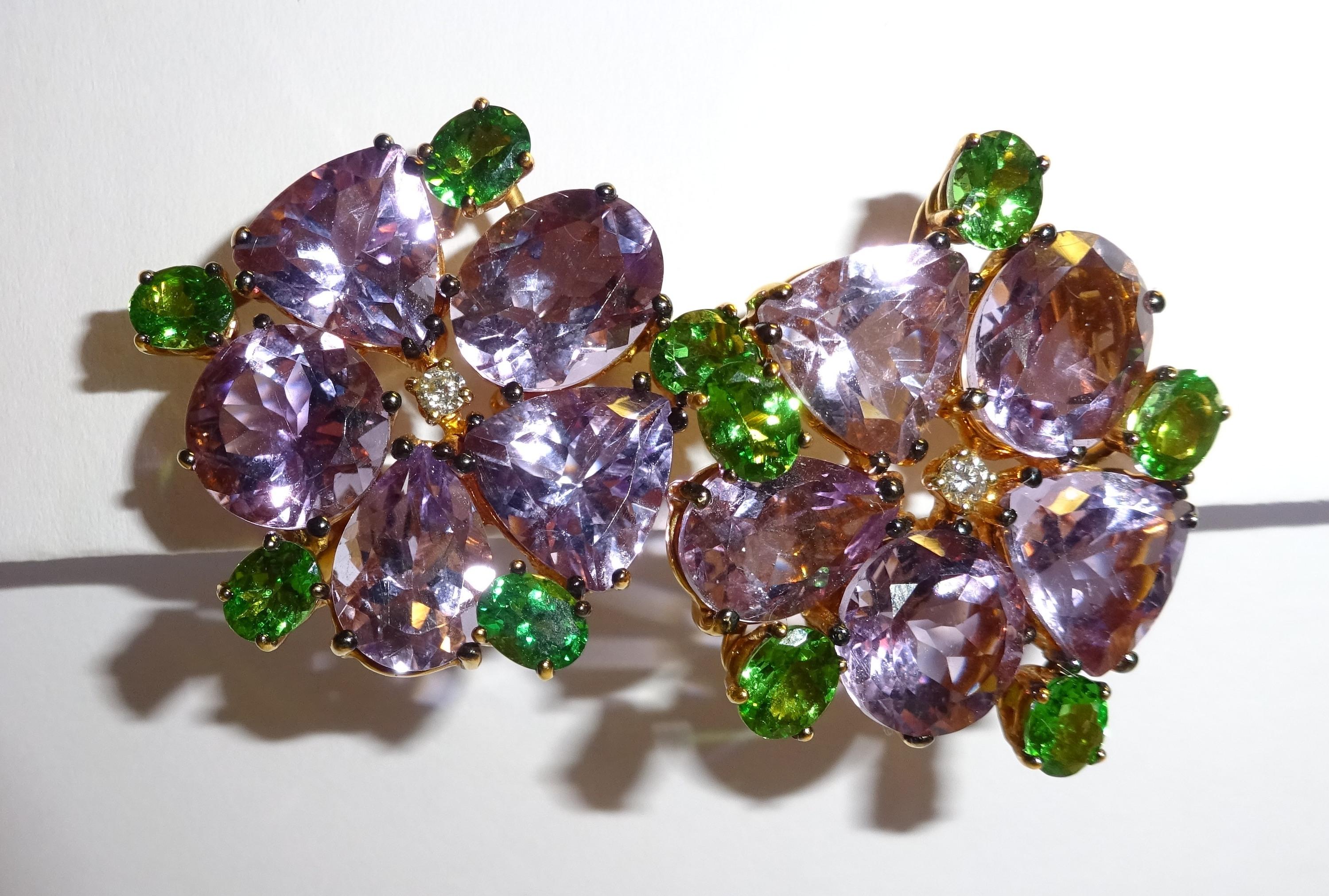 18 Karat Yellow Gold Diamond and Amethyst and Tsavorite Earrings

2 Diamonds 0.06  Carat
10 Amethist  38.69 Carat
10 Tsavotite 3.79 Carat

Founded in 1974, Gianni Lazzaro is a family-owned jewelery company based out of Düsseldorf, Germany.
Although