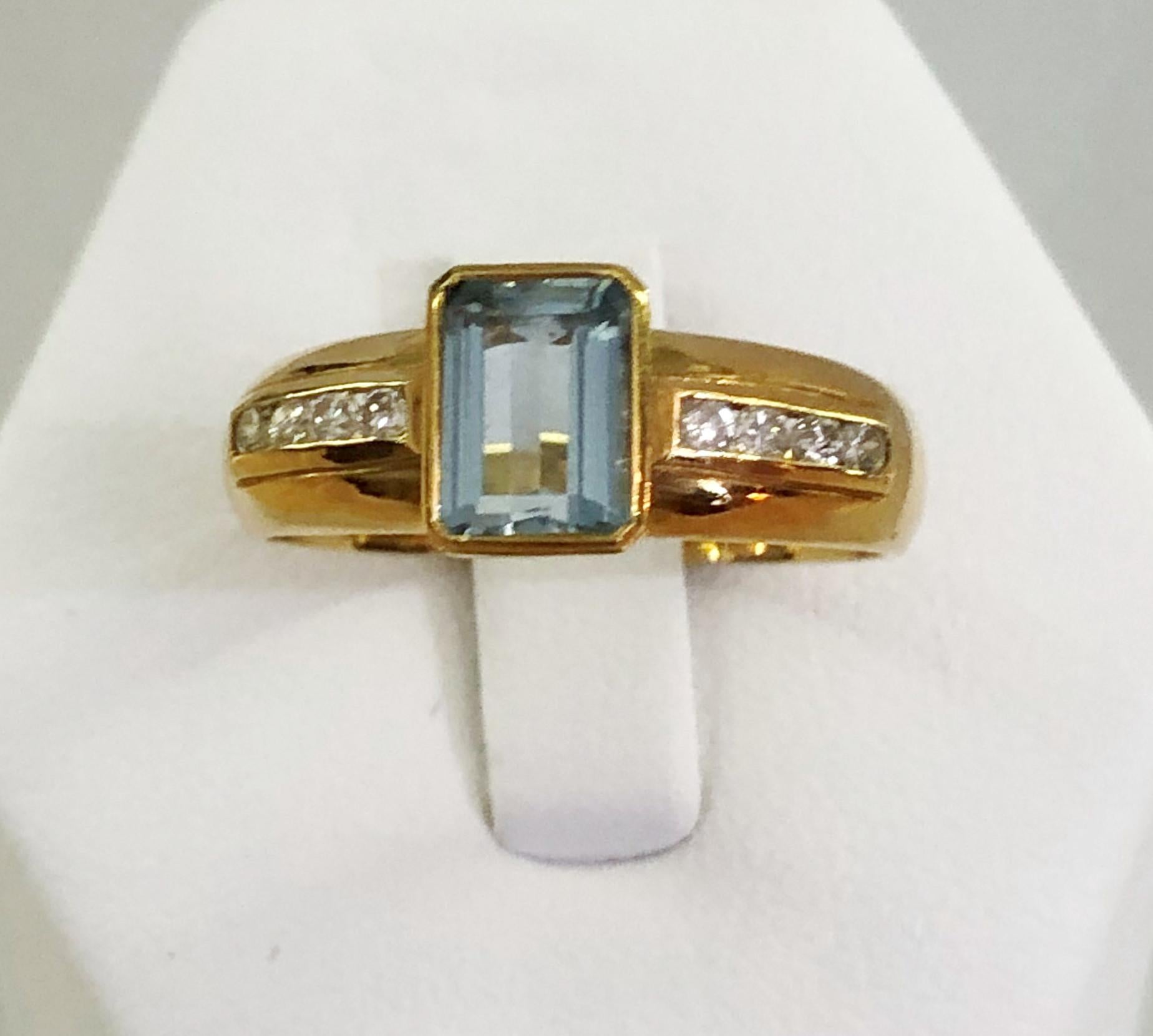 Vintage ring with 18 karat yellow gold band, aquamarine stone and brilliant diamonds, Italy 1960s
Ring size US 7.5