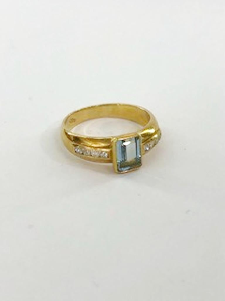 18 Karat Yellow Gold Diamond and Aquamarine Ring 1