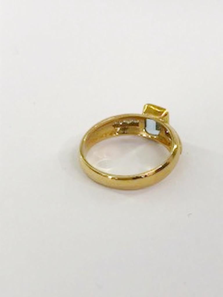 18 Karat Yellow Gold Diamond and Aquamarine Ring 2