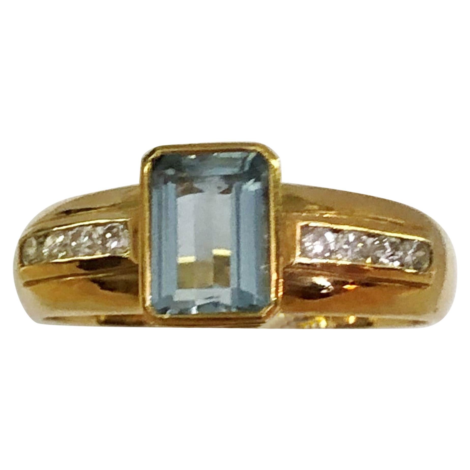 18 Karat Yellow Gold Diamond and Aquamarine Ring