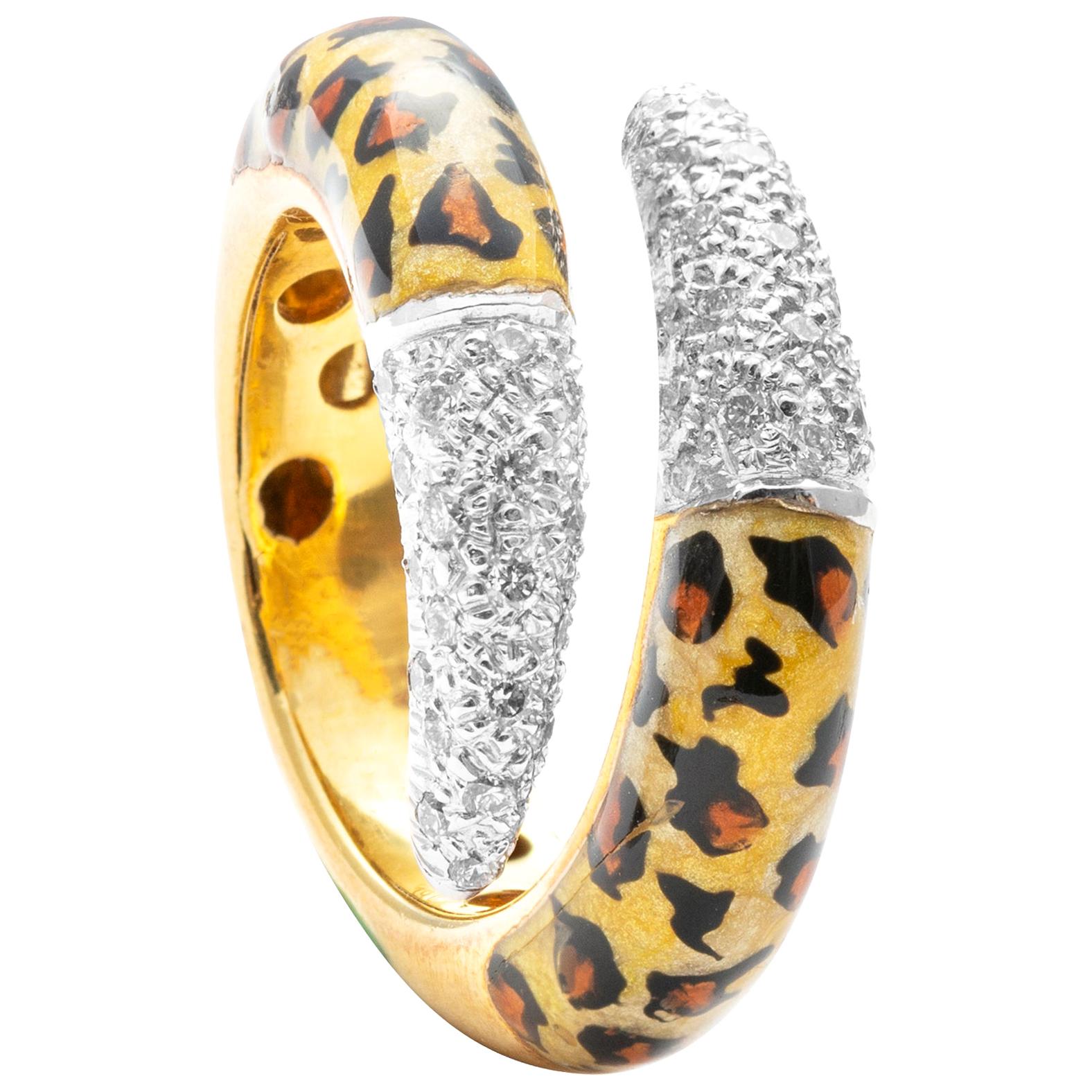 18 Karat Yellow Gold Diamond and Enamel Ring For Sale