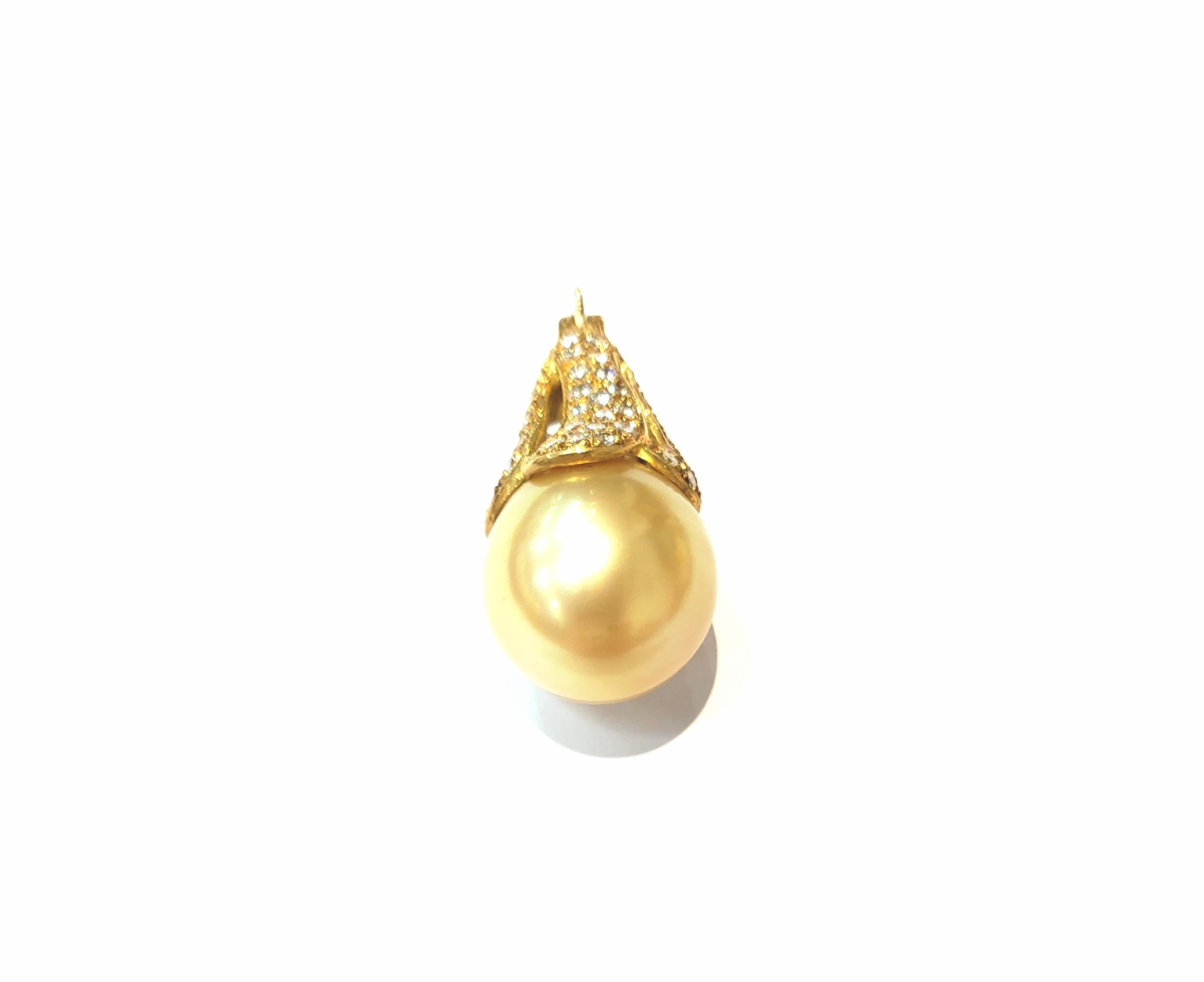 18 Karat Yellow Gold, Diamond and Golden South Sea Pearl Enhancer For Sale 3