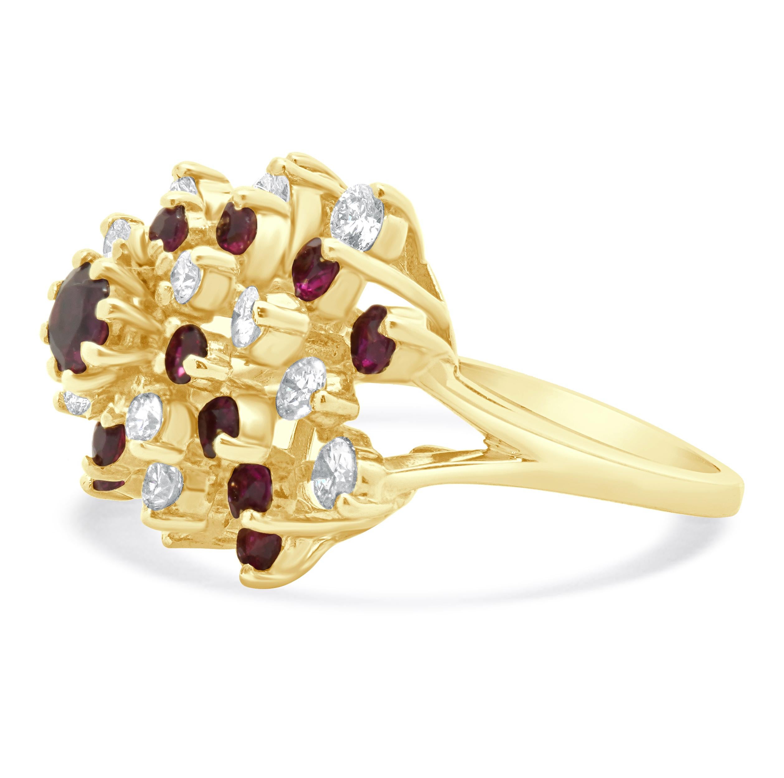 Matériau : Or jaune 18k
Diamant : 16 tailles rondes = 0,72cttw
Couleur : G/H
Clarté : SI1
Rubis : taille ronde = 1.36cttw
Taille de l'anneau : 6,25 (veuillez prévoir jusqu'à 2 jours ouvrables supplémentaires pour les demandes de taille)
Poids : 8.50