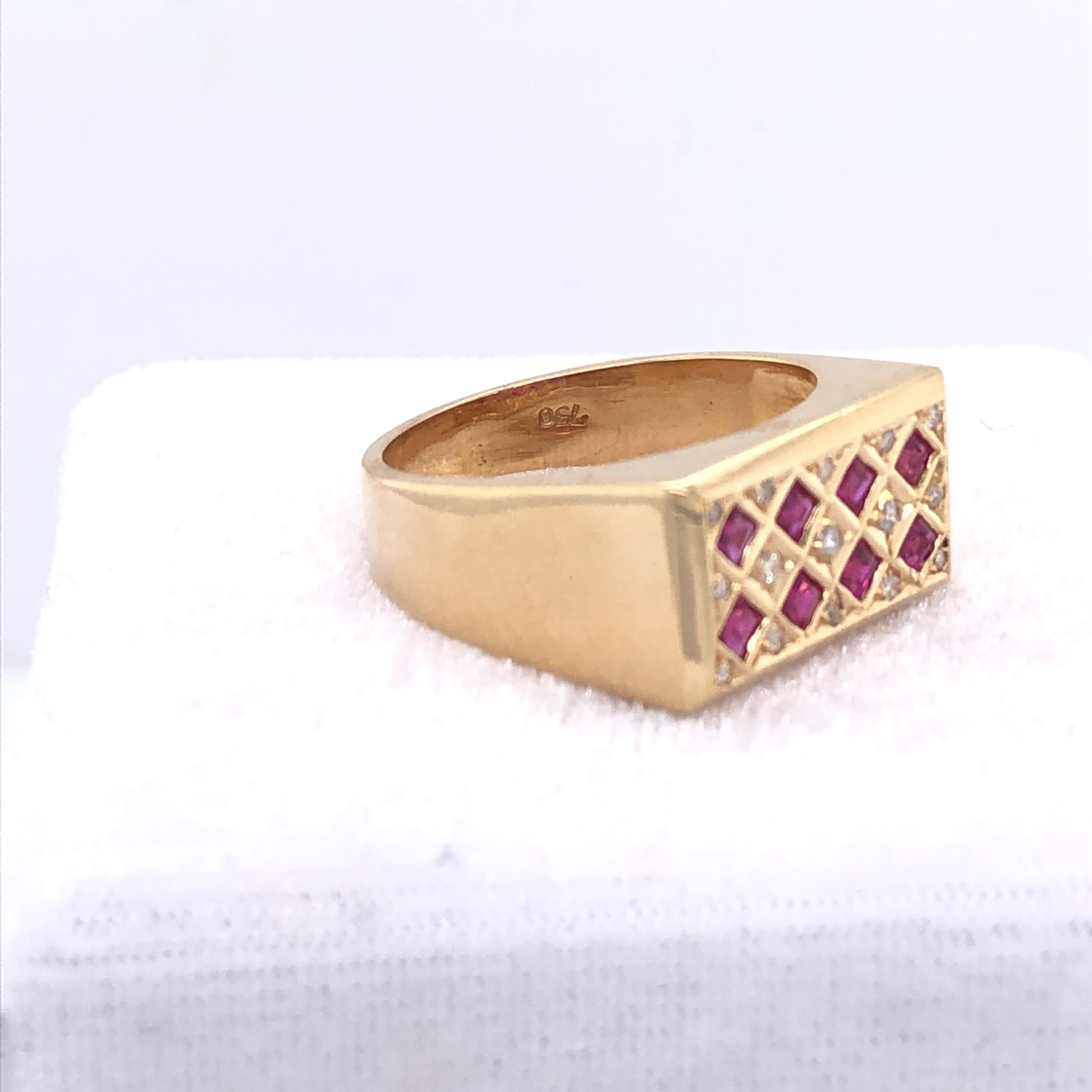 18 Karat Yellow Gold Diamond and Ruby Ring In Good Condition In Towson, MD