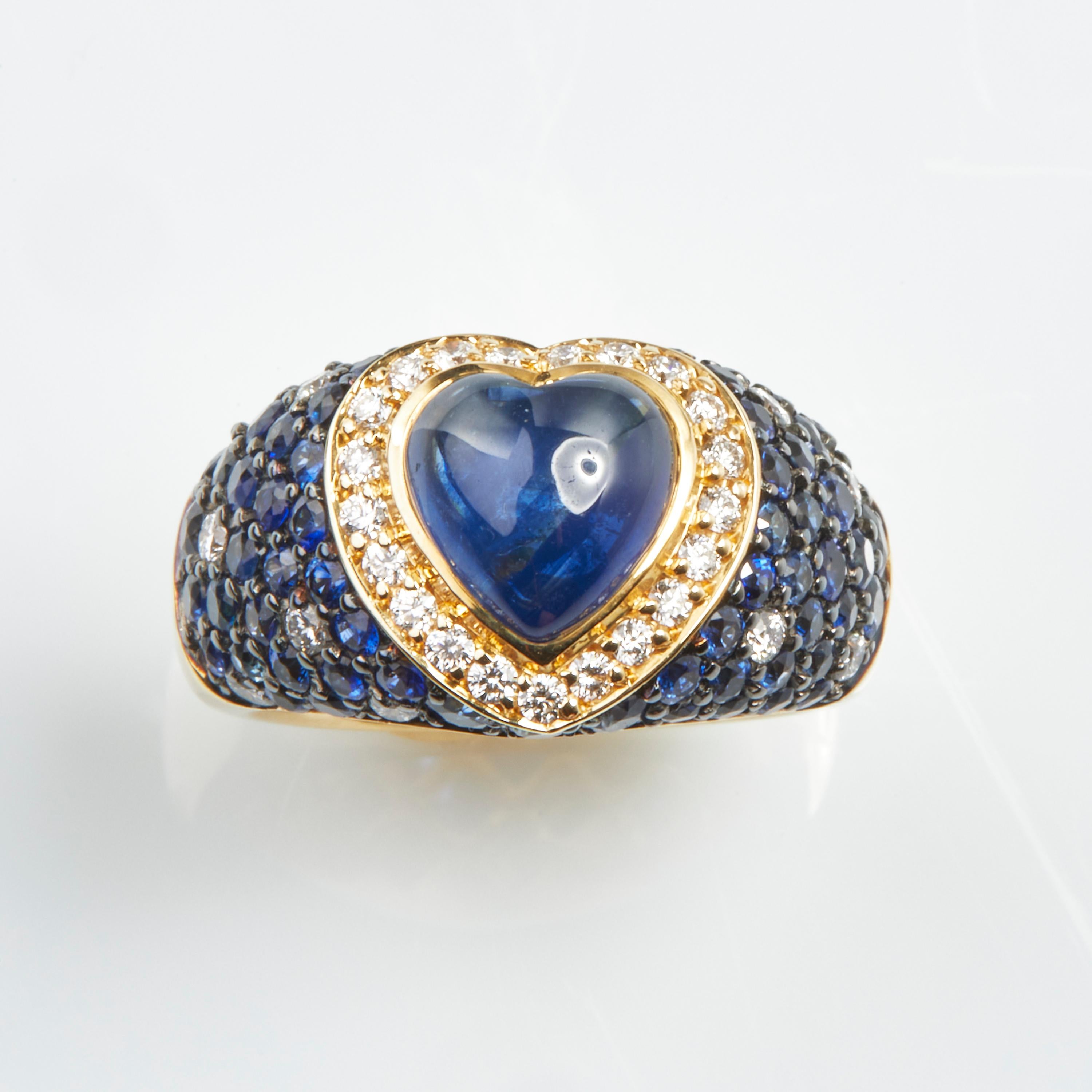 18 Karat Yellow Gold Diamond and Sapphire Cocktail Ring In New Condition In Duesseldorf, DE